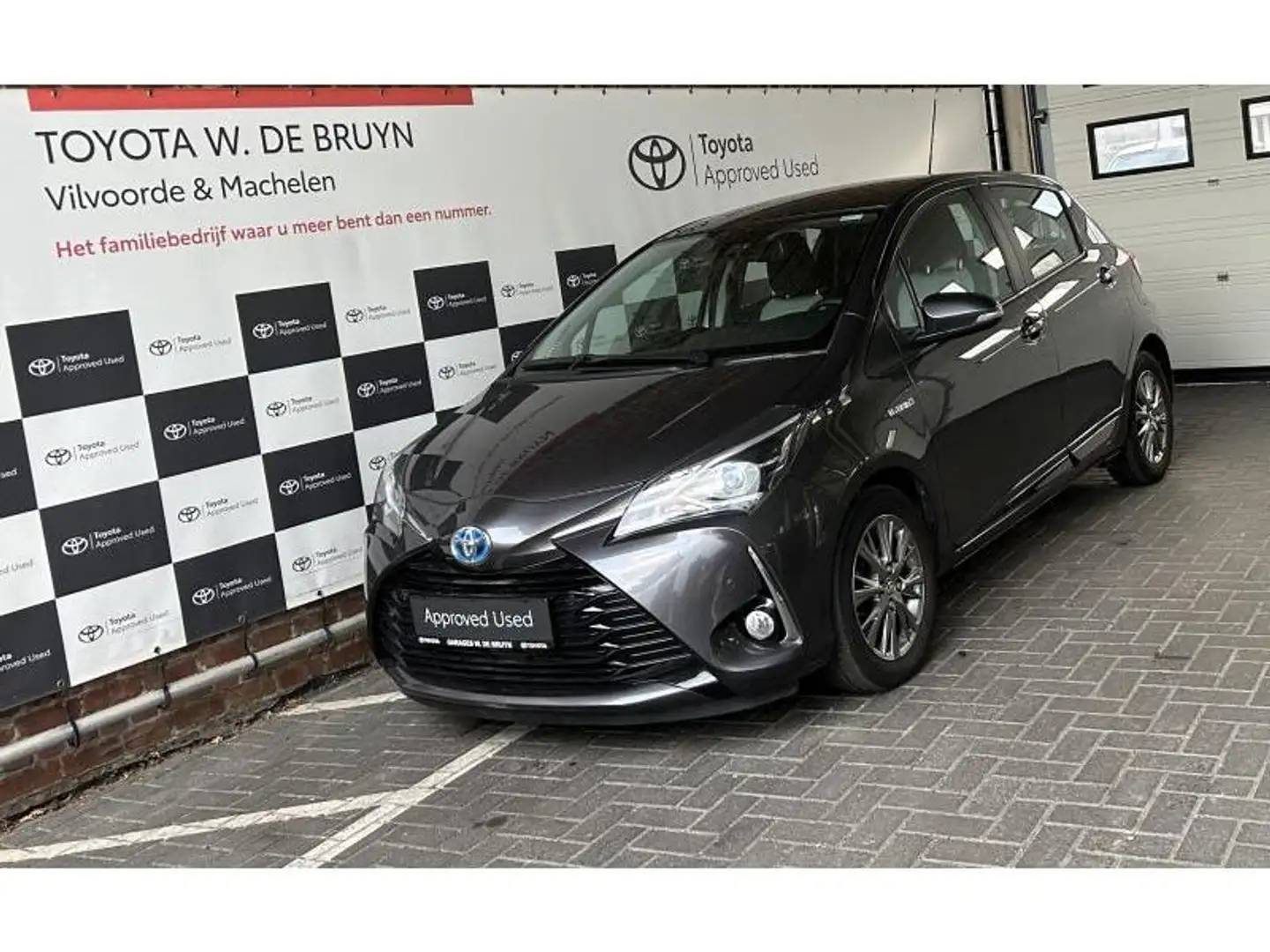 Toyota Yaris Comfort & Pack Y-CONIC Grijs - 1