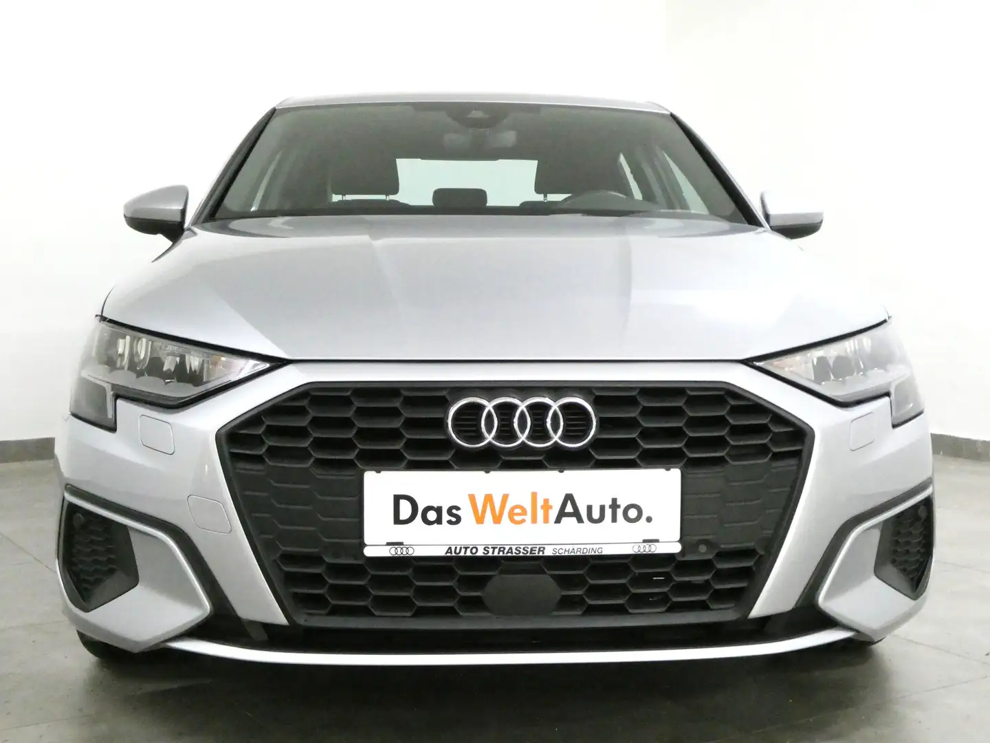 Audi A3 Limo 30 TFSI LED Navi virtual Standheizung DAB Shz Silber - 2