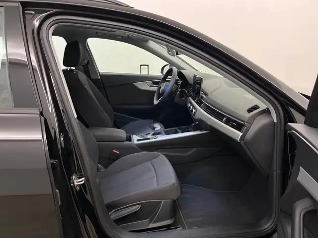 Audi A4 view 8