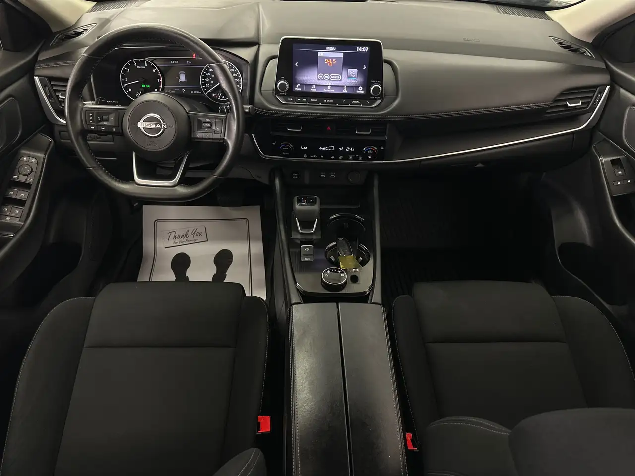 Nissan Rogue снимка Nissan Rogue
