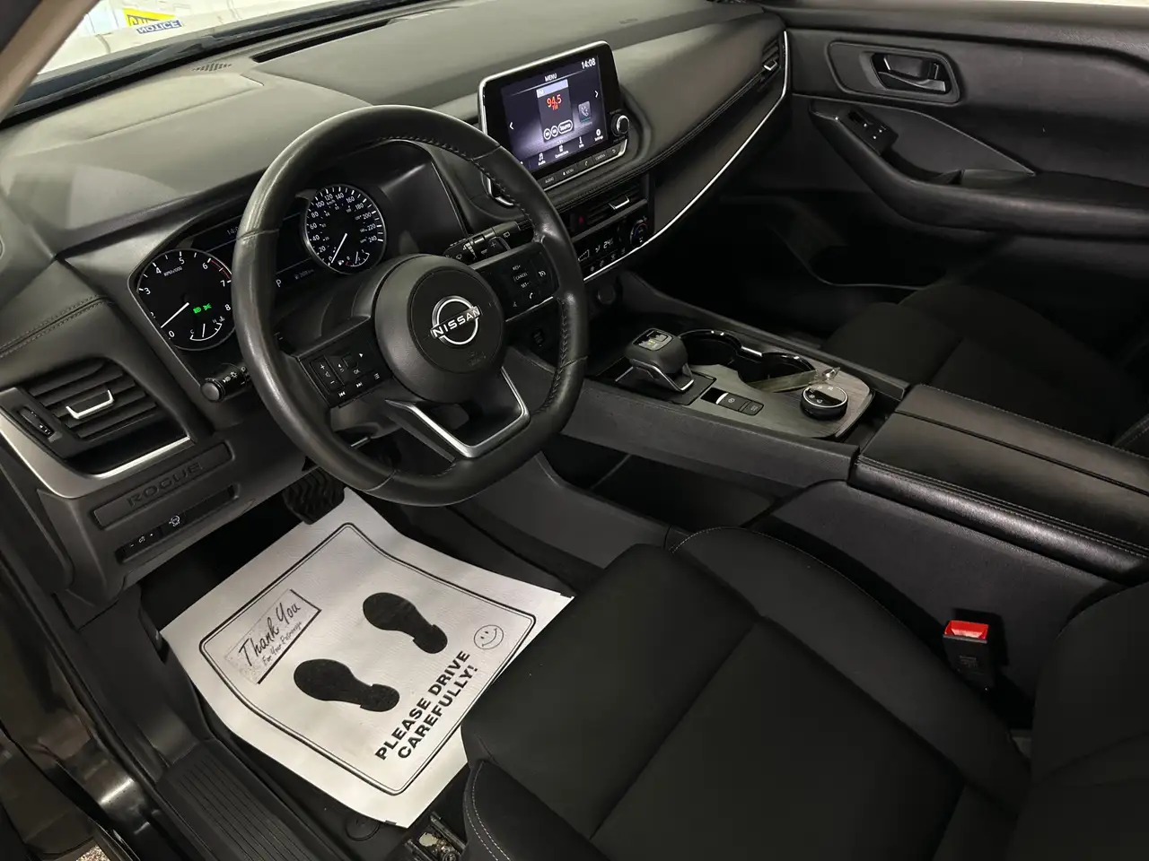 Nissan Rogue снимка Nissan Rogue