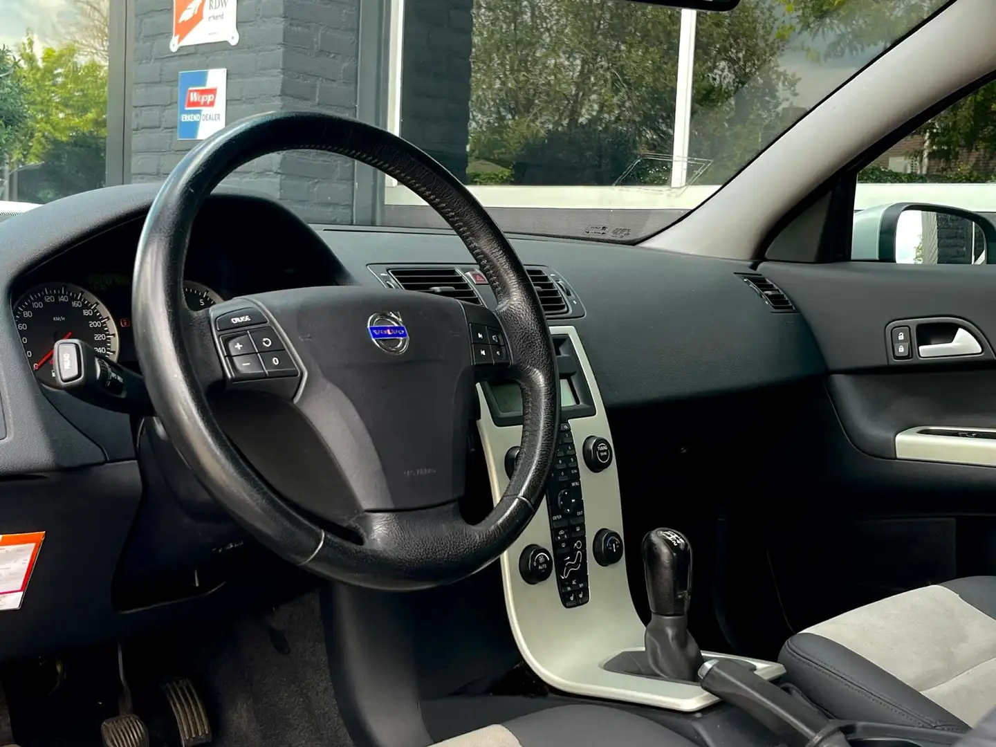 Volvo C30 1.8 Momentum, Airco, Cruise, Radio, NAP Wit - 2