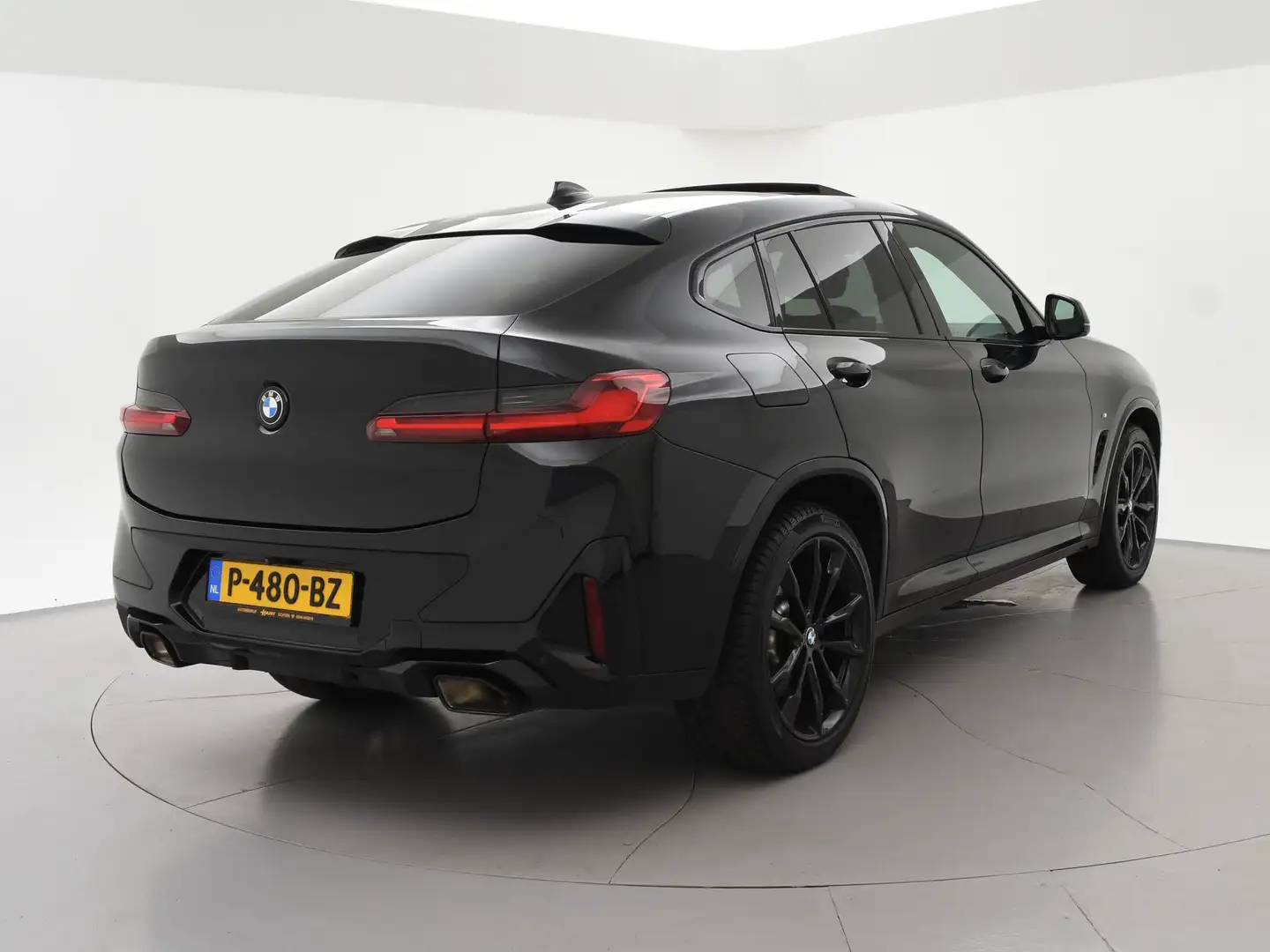 BMW X4 xDrive20i M-SPORT + PANORAMA | 20 INCH | LASER LED Zwart - 2
