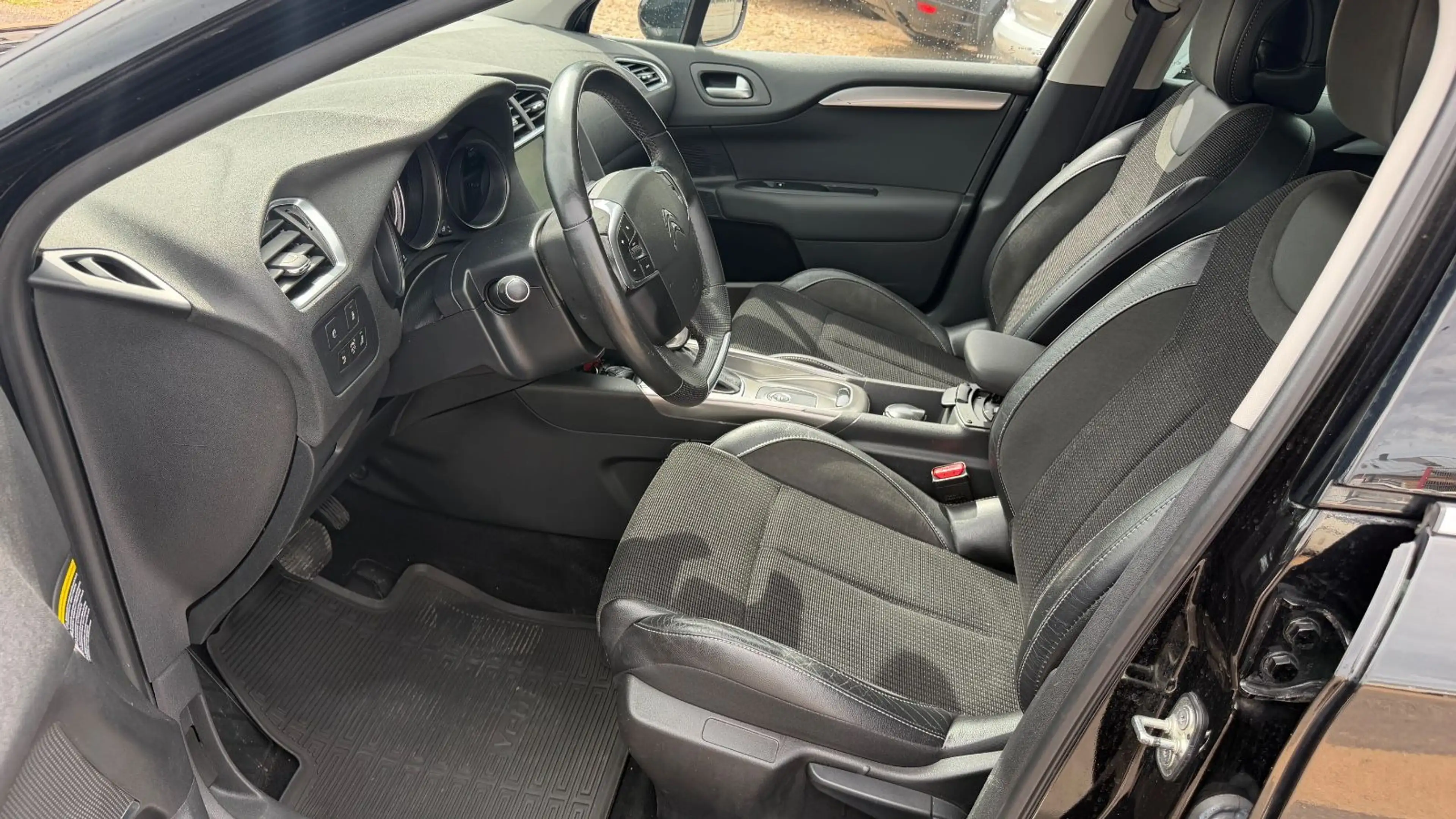 Citroen C4 Lim. Shine Automatik+Navi+PDC — photo 9