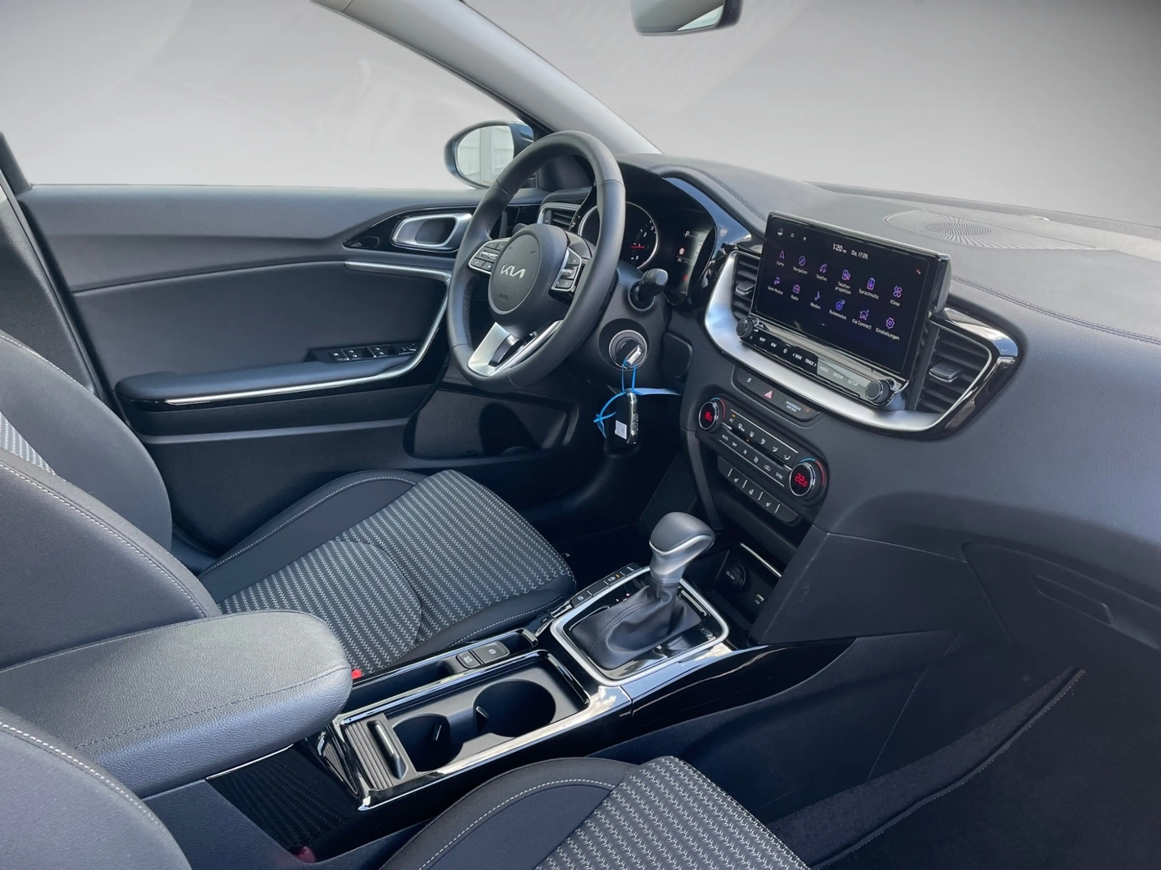 Kia Ceed / cee'd 1.5 GDI Vision Navi Kamera — photo 8