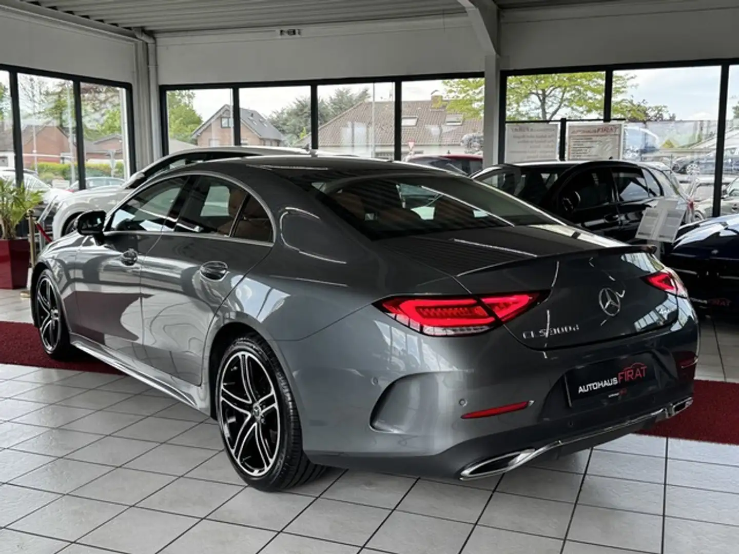 Mercedes-Benz CLS 300 d 4MATIC AMG Line°Leder°360 Kamera° Navi°SD°C Серый - 2
