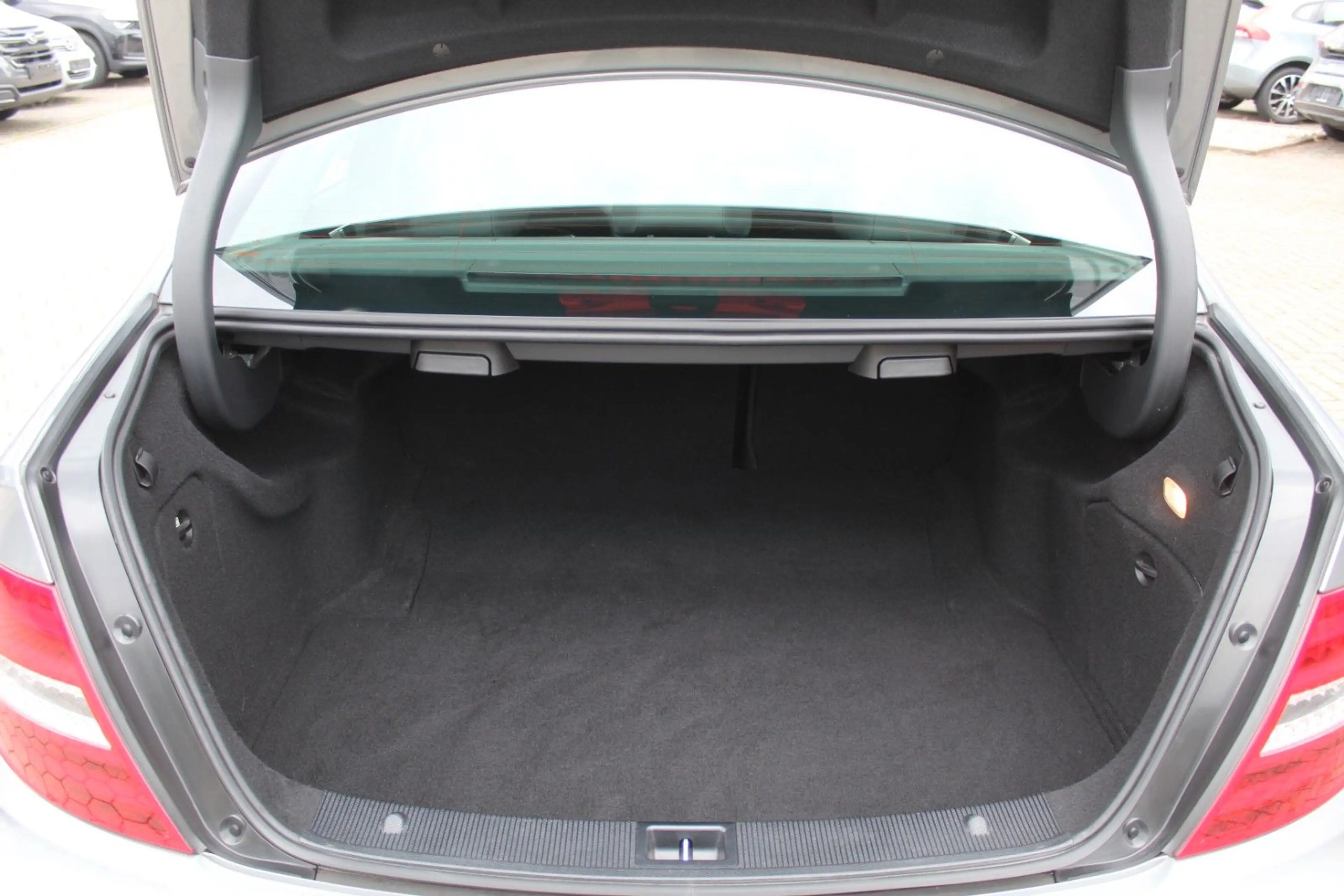 Mercedes-Benz C 350 CGI Limousine 4Matic Automatik — photo 8