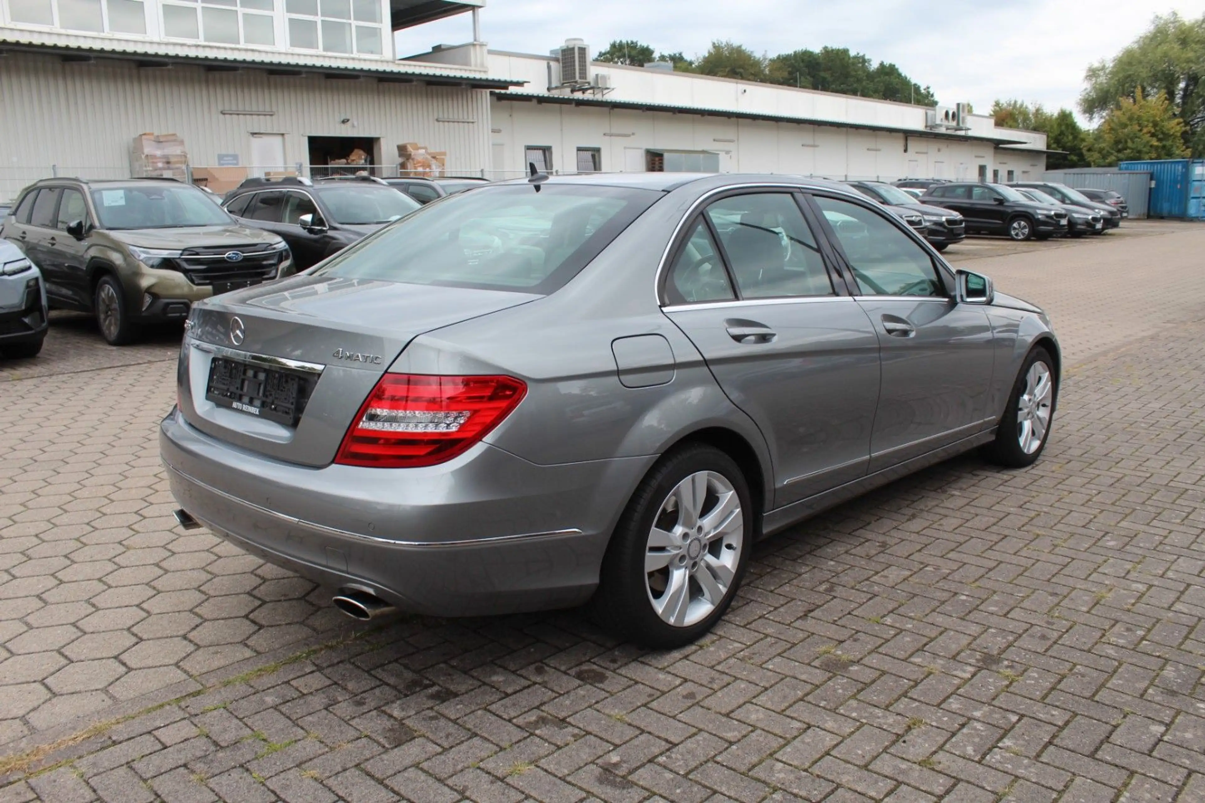 Mercedes-Benz C 350 CGI Limousine 4Matic Automatik — photo 4