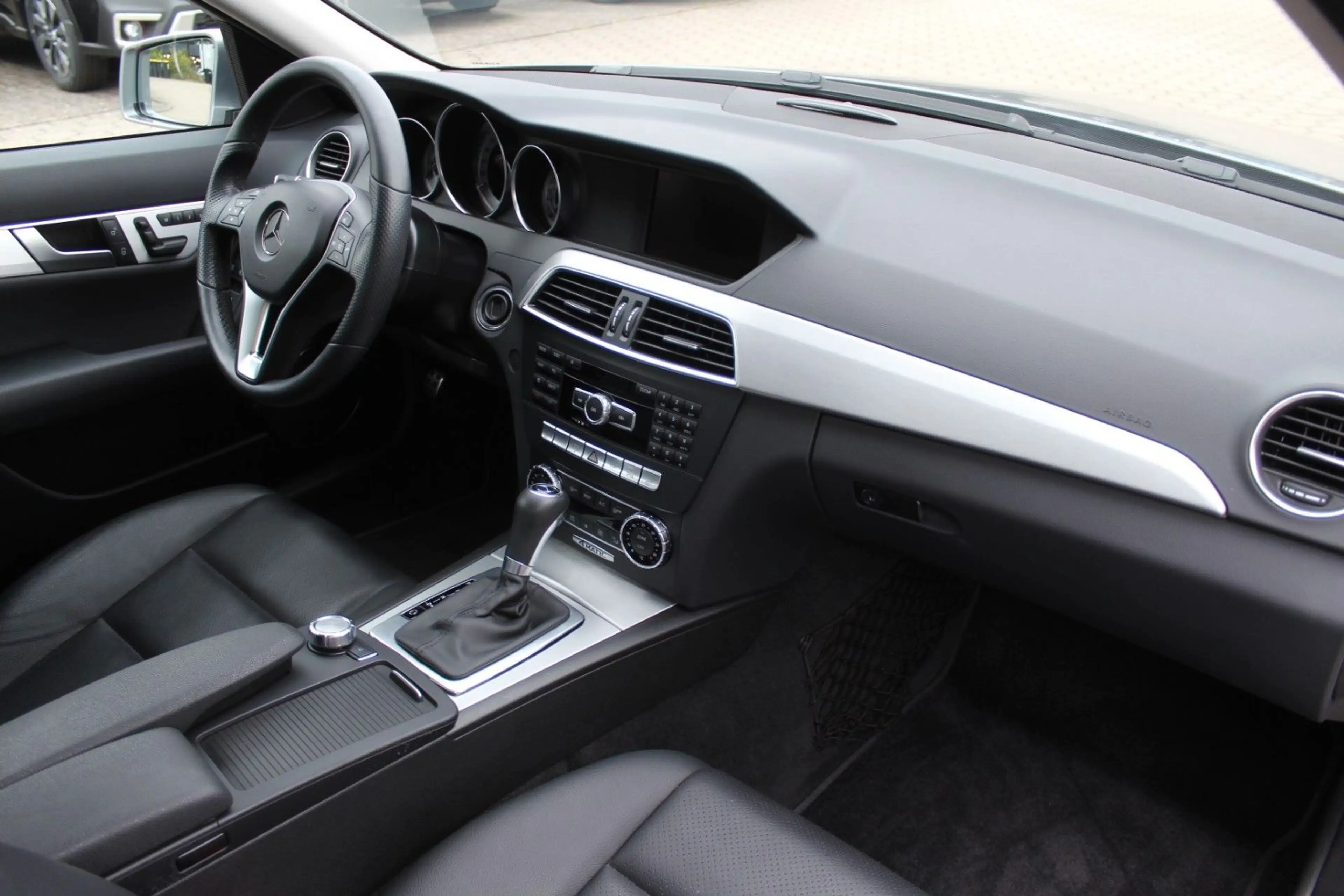 Mercedes-Benz C 350 CGI Limousine 4Matic Automatik — photo 11