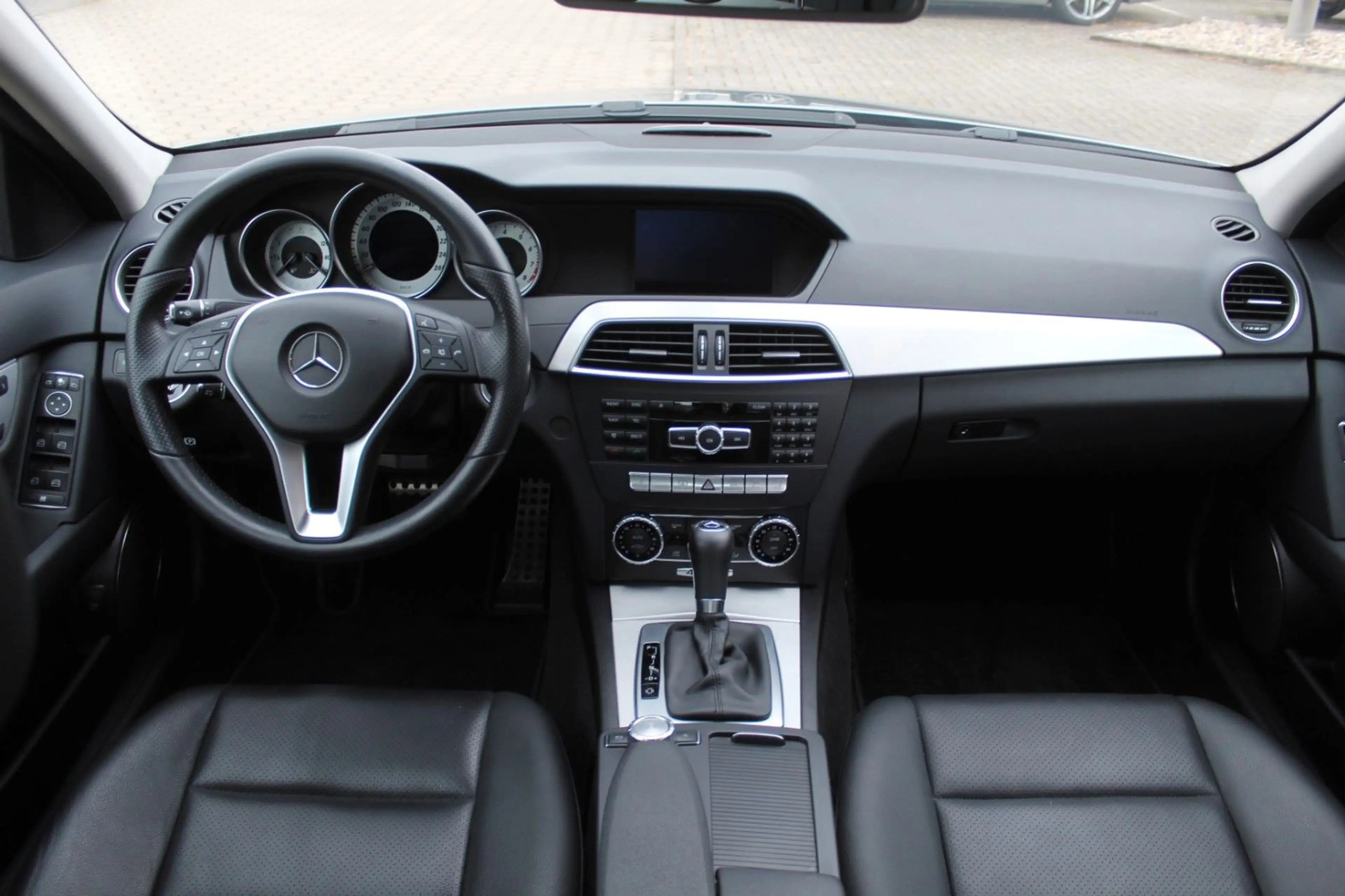 Mercedes-Benz C 350 CGI Limousine 4Matic Automatik — photo 9