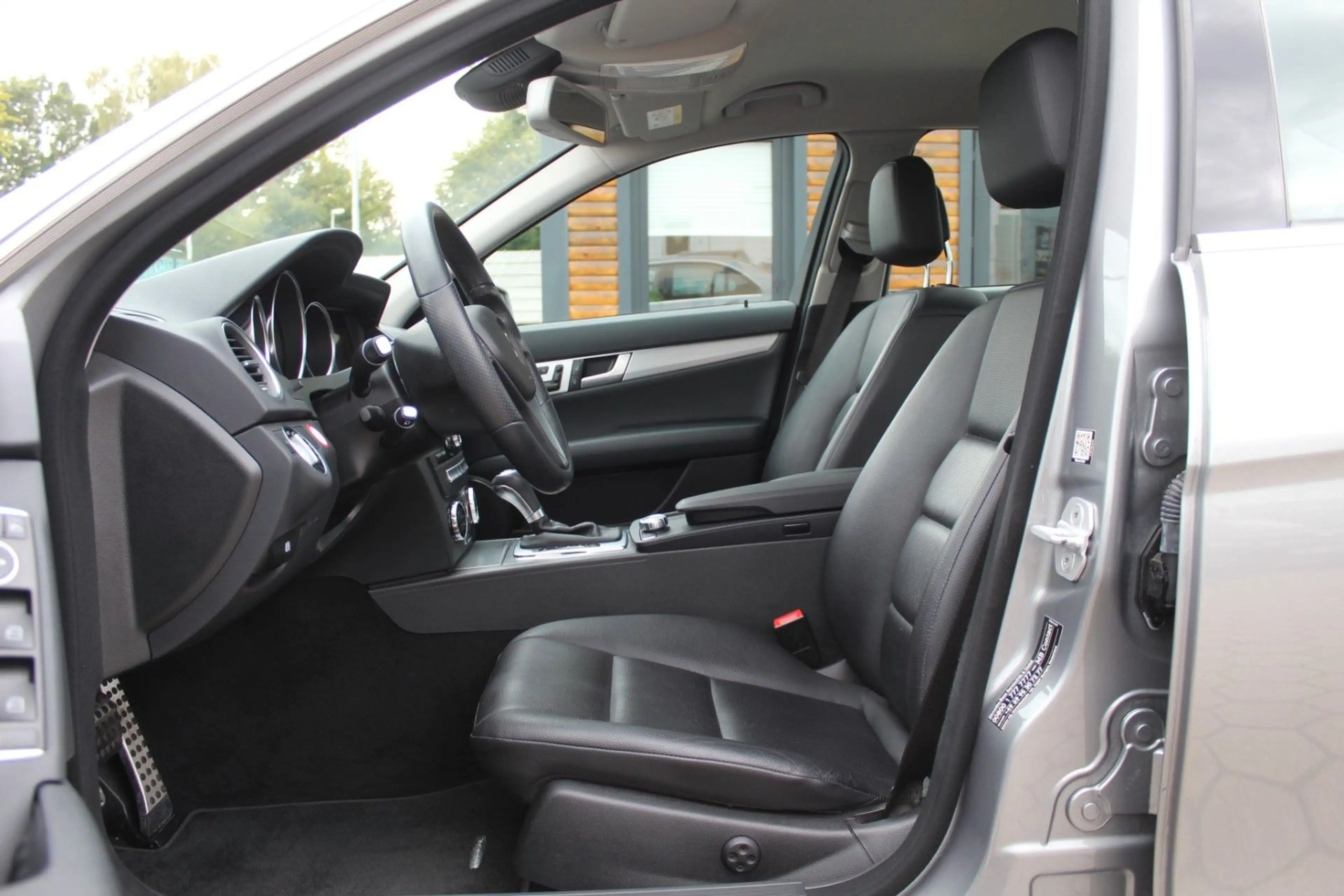 Mercedes-Benz C 350 CGI Limousine 4Matic Automatik — photo 12