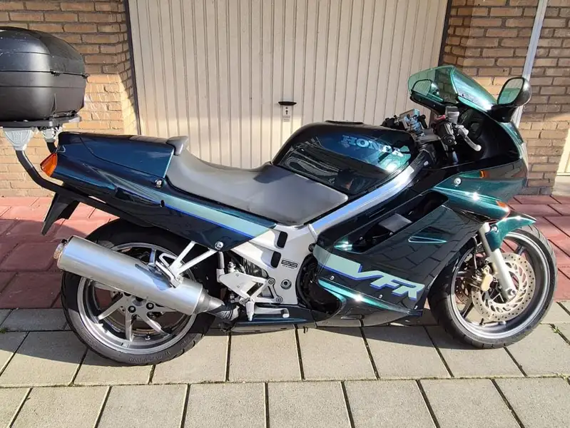 Honda VFR 750 - foto 2