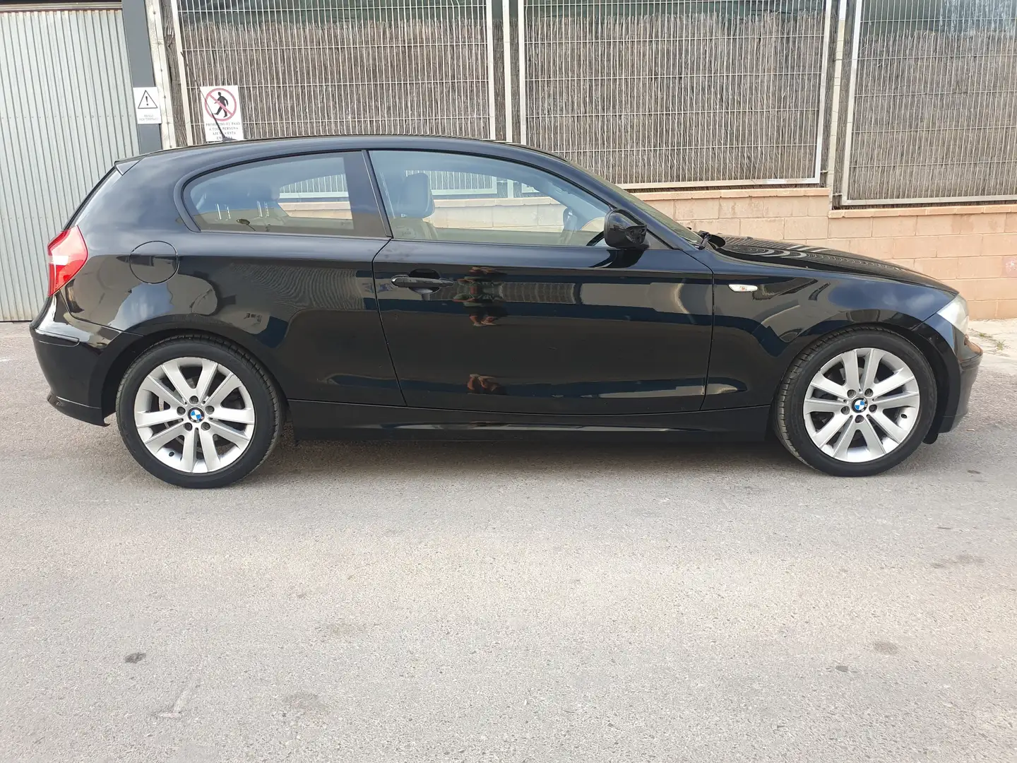 BMW 116 116d Negro - 1
