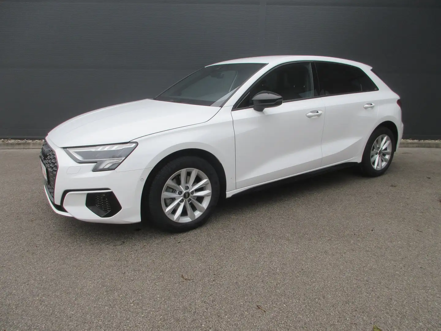 Audi A3 30 TFSI intense Weiß - 2