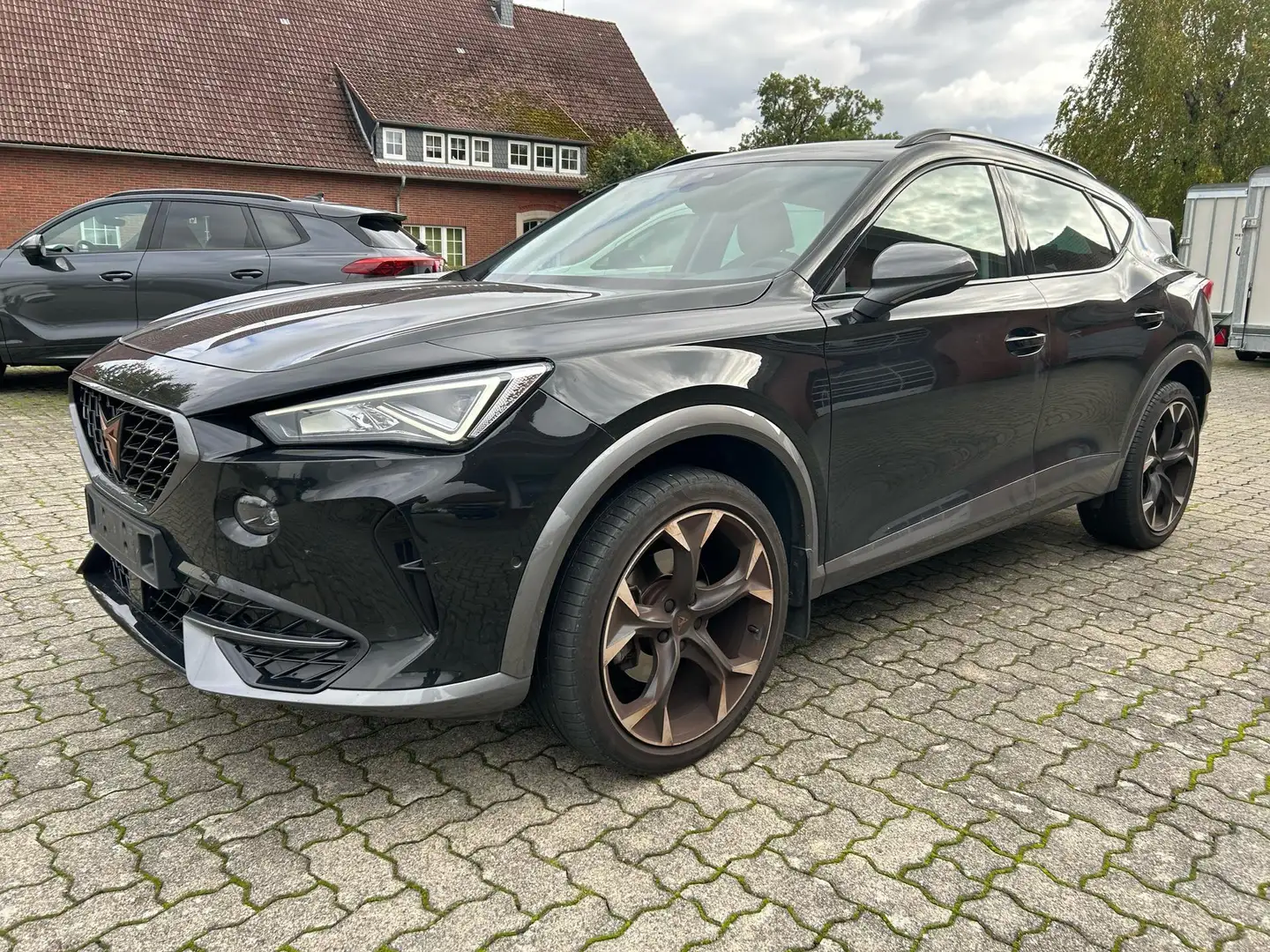 CUPRA Formentor 1.5 TSI DSG / AHK Negro - 1
