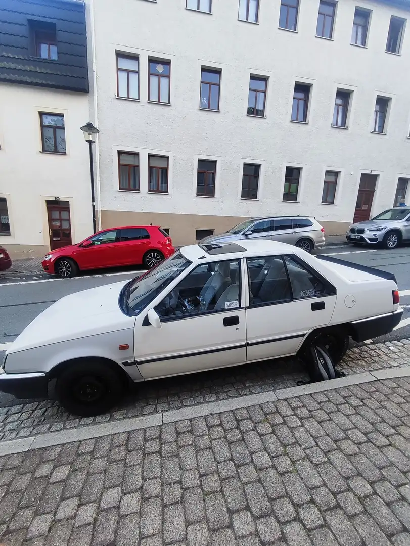 Mitsubishi Lancer 1.5 GLX Blanc - 2
