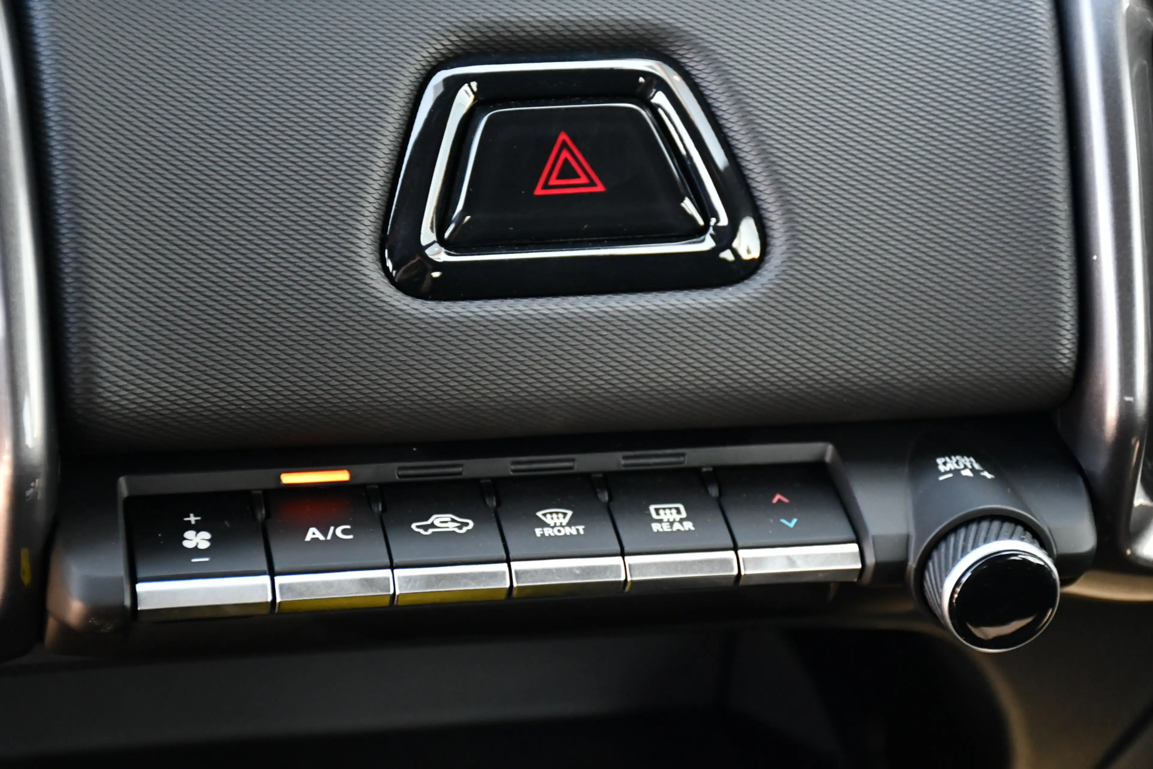 Toyota Urban Cruiser Dynamic 61 kWh Automaat 175pk | Nieuw | Direct uit — photo 10