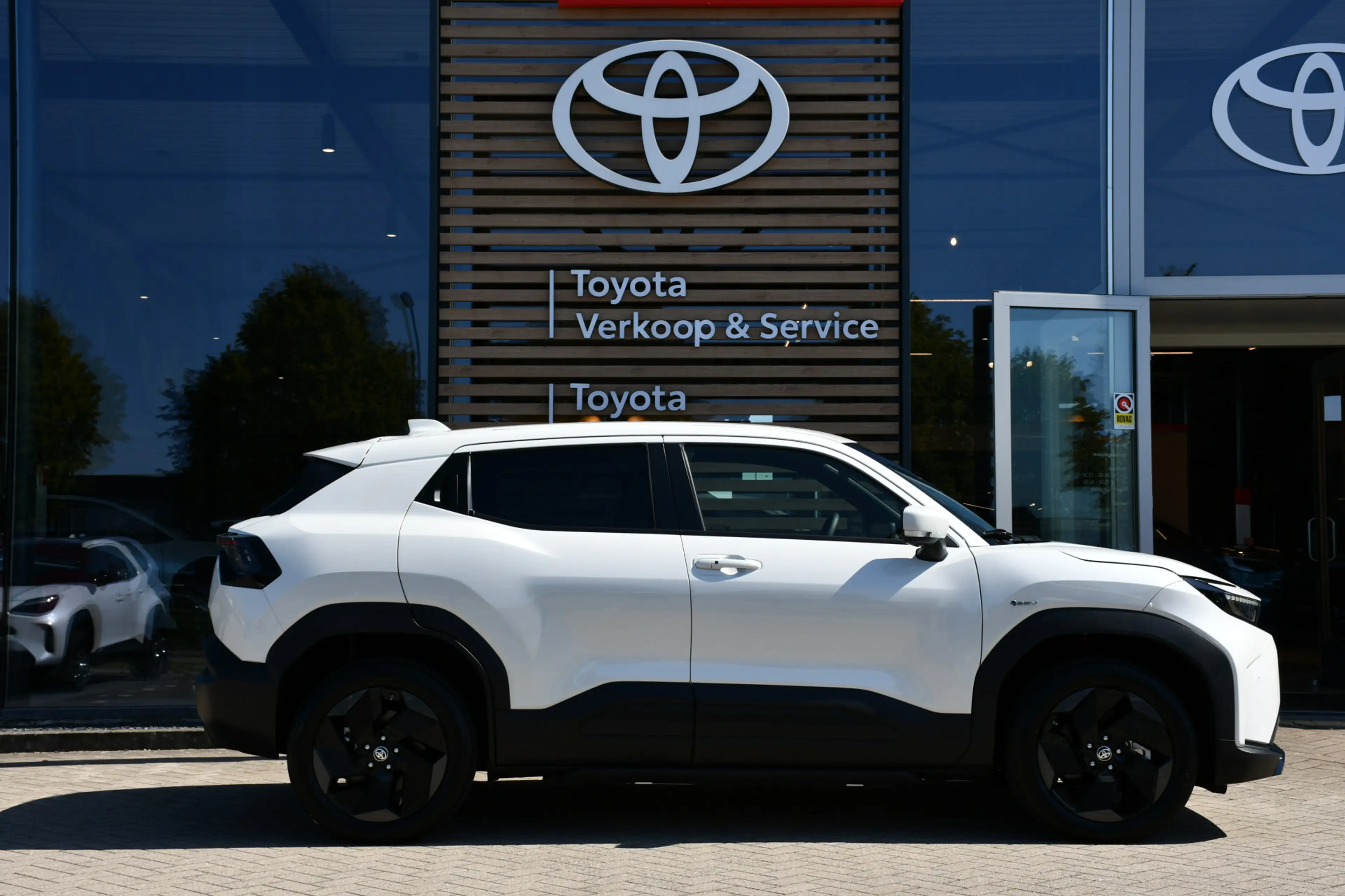 Toyota Urban Cruiser Dynamic 61 kWh Automaat 175pk | Nieuw | Direct uit — photo 13