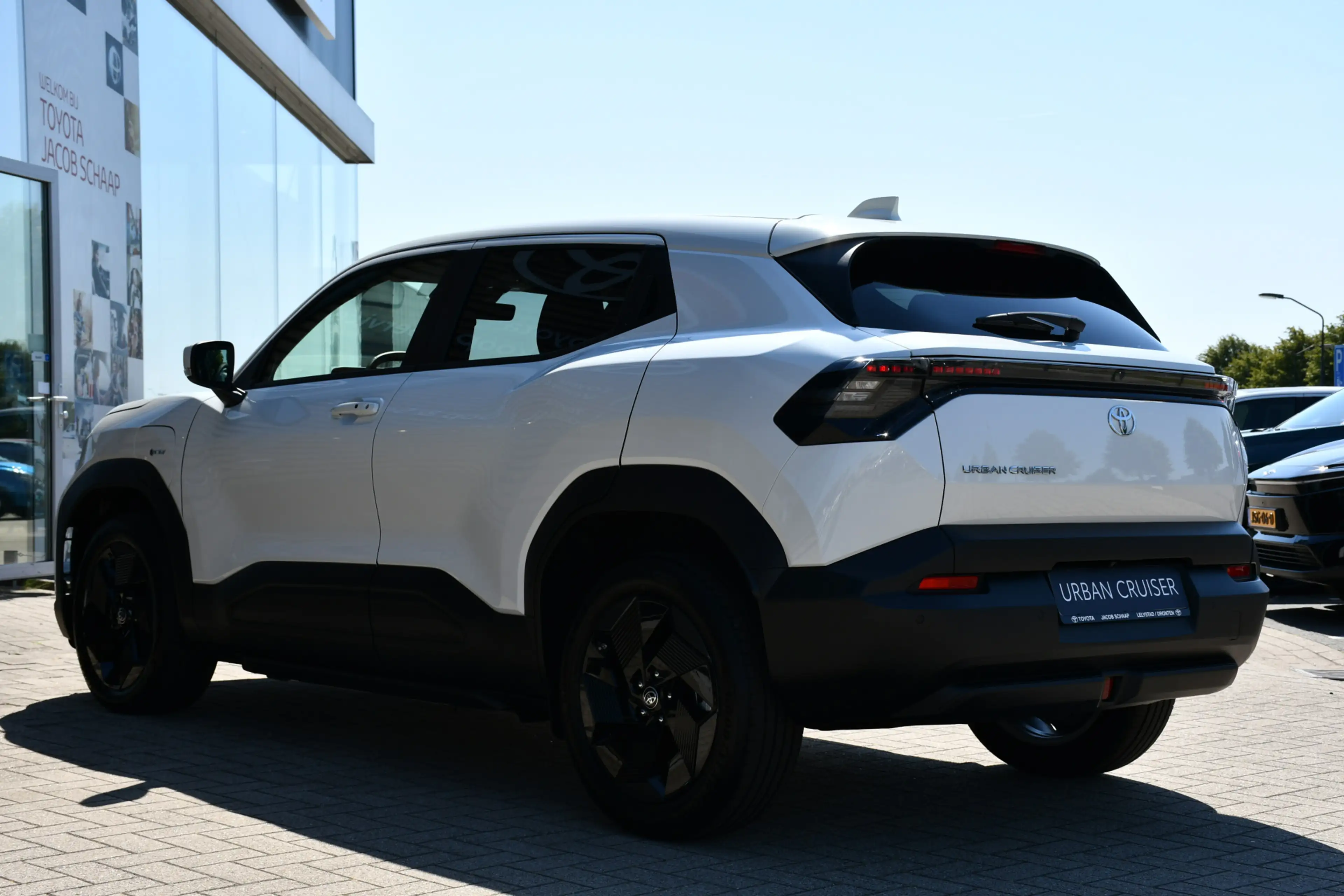Toyota Urban Cruiser Dynamic 61 kWh Automaat 175pk | Nieuw | Direct uit — photo 11