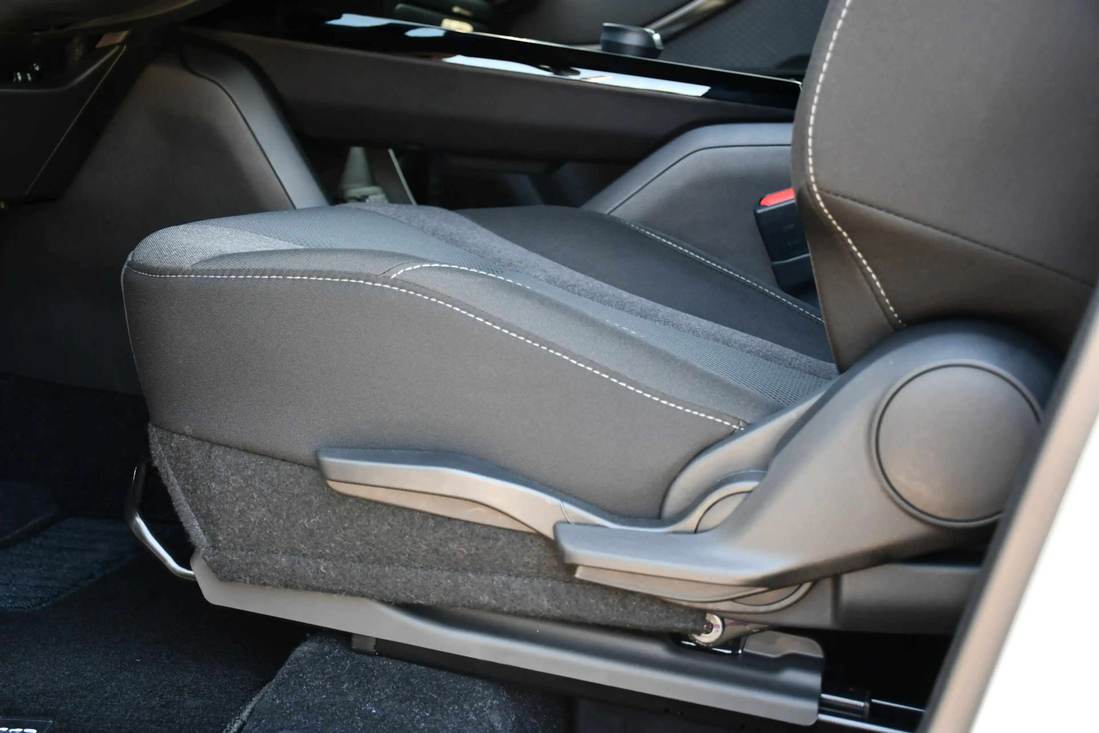 Toyota Urban Cruiser Dynamic 61 kWh Automaat 175pk | Nieuw | Direct uit — photo 4
