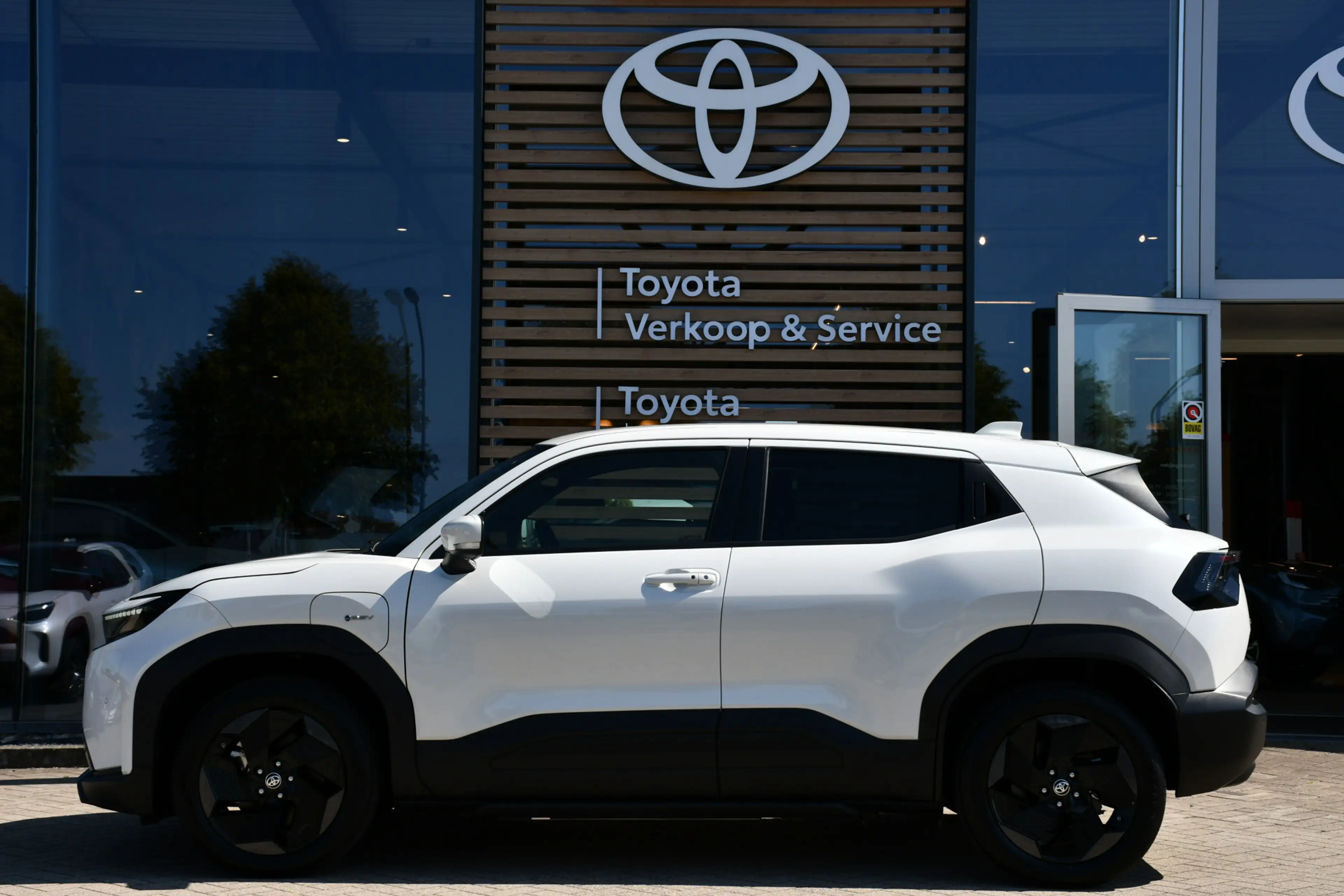 Toyota Urban Cruiser Dynamic 61 kWh Automaat 175pk | Nieuw | Direct uit — photo 5