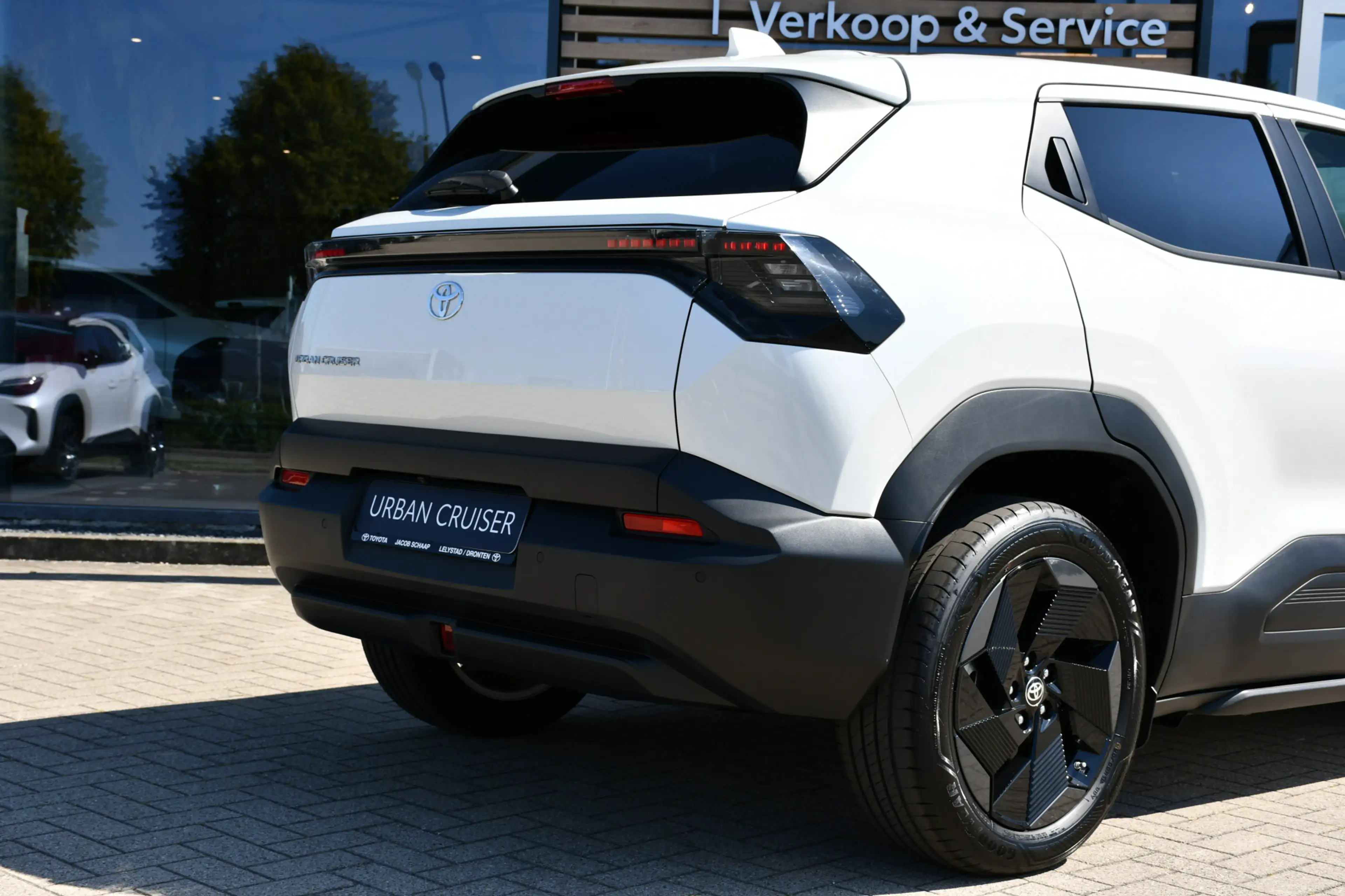 Toyota Urban Cruiser Dynamic 61 kWh Automaat 175pk | Nieuw | Direct uit — photo 9