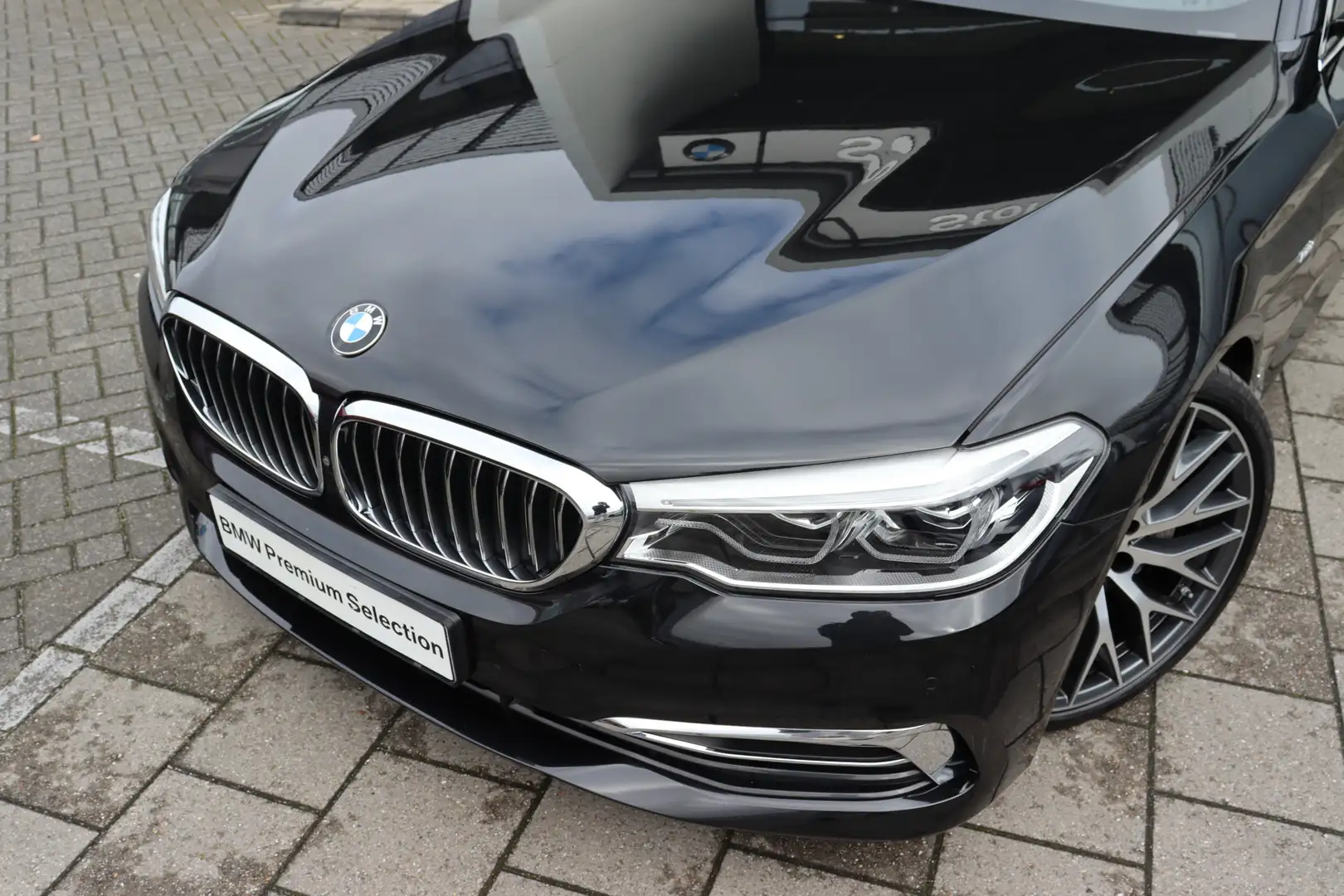 BMW 530 5-serie Touring 530i High Executive Luxury Line Au Zwart - 2
