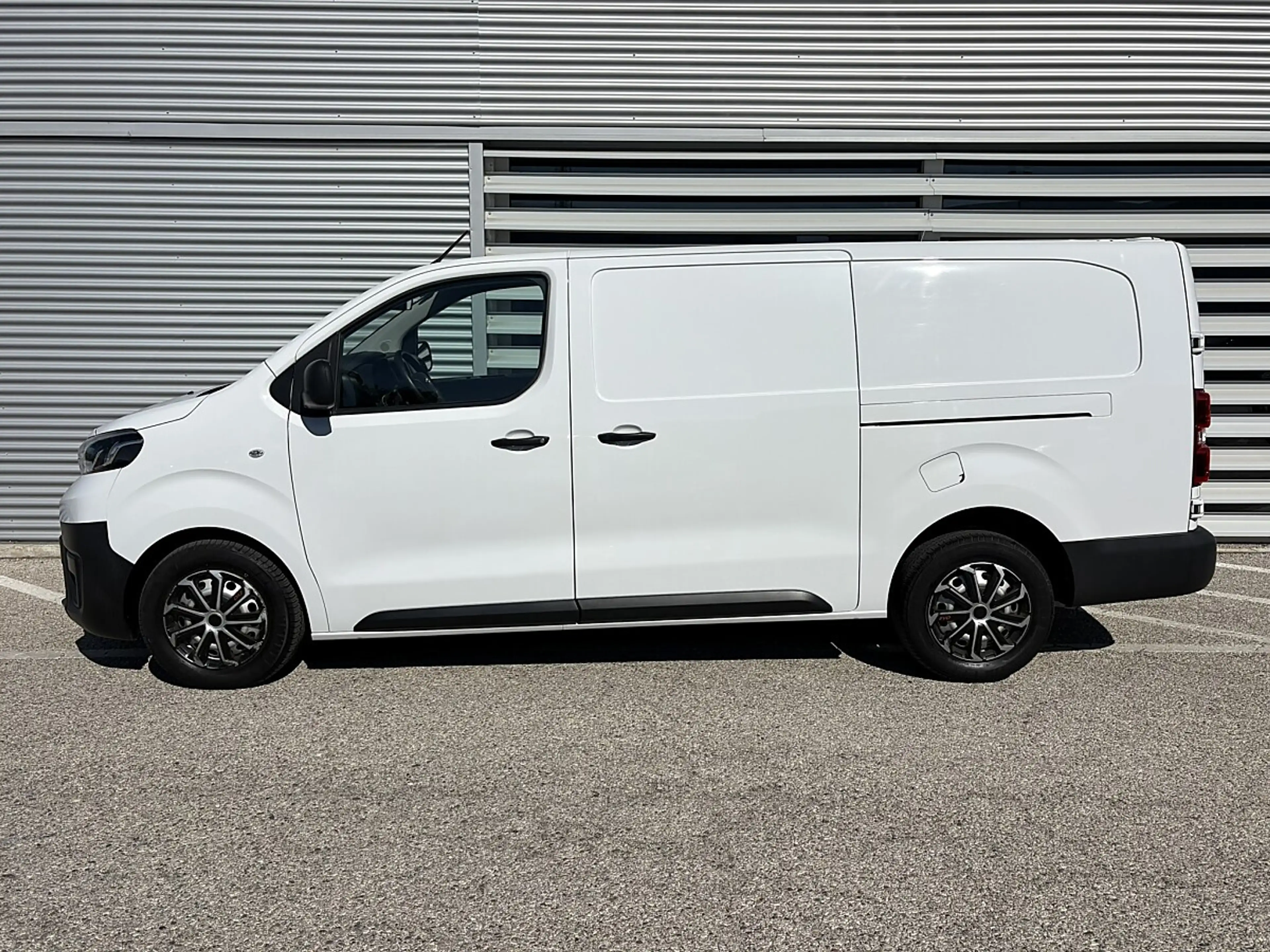 Toyota Proace Pro Ace 2,0 D-4D 145 L2 ProWork — photo 3