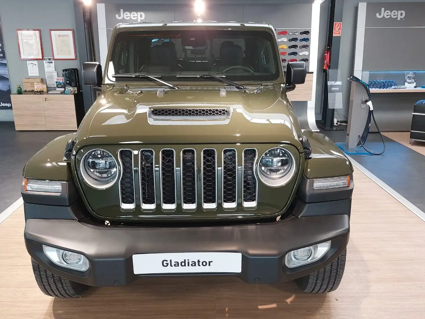 Jeep Gladiator 3.0 264PS  Overland Trifold Hard Green - 2