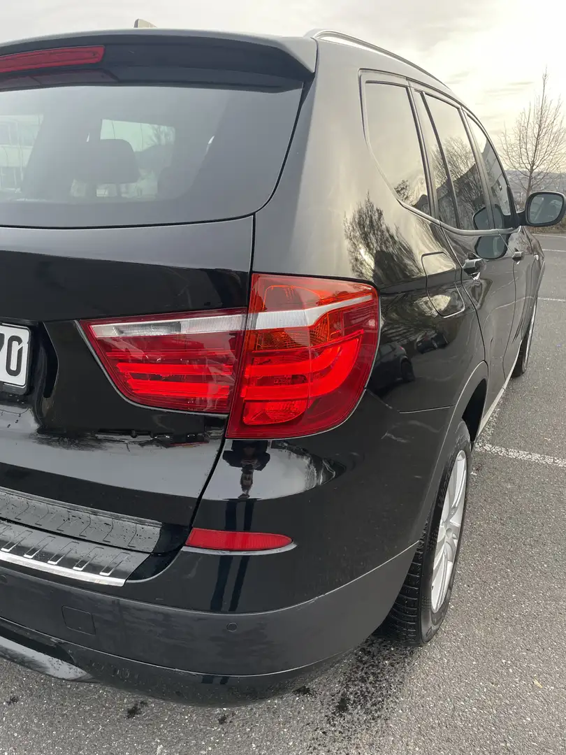BMW X3 xDrive 20 d Schwarz - 2