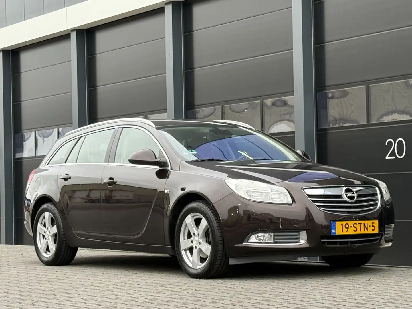 Opel Insignia SPORTS TOURER 1.4 Turbo Navi Clima Bruin - 2