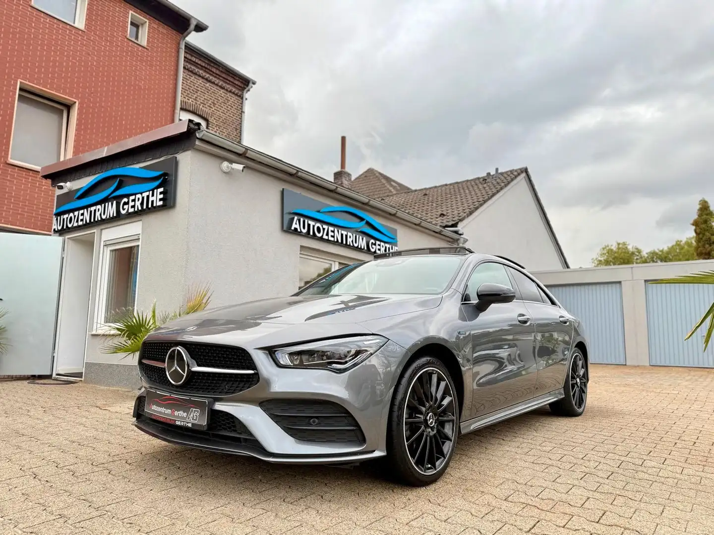 Mercedes-Benz CLA 250 e CLA -Klasse Edition*AMG*Pano*Night-Pak Grau - 1