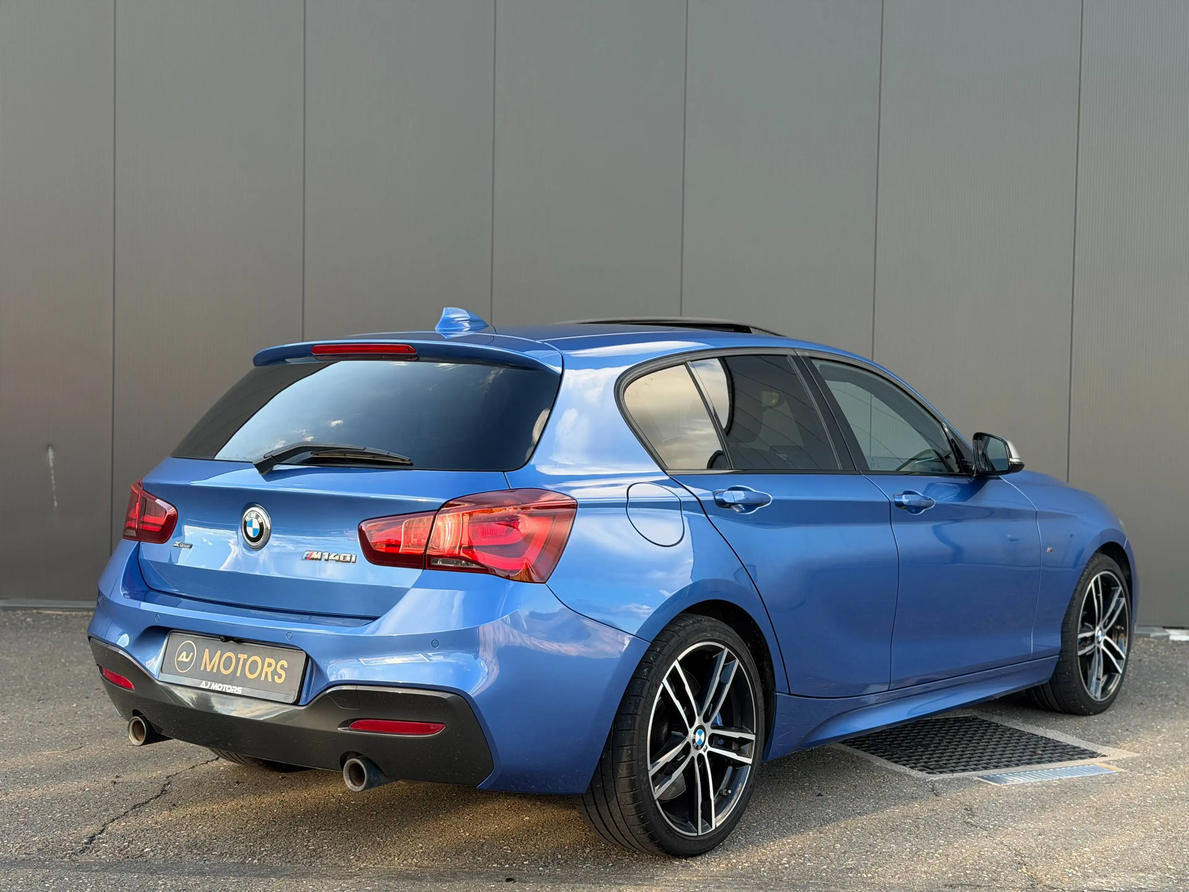 BMW 140 i xDrive 340cv - Toit ouvrant - Harman - Navi Pro — photo 2