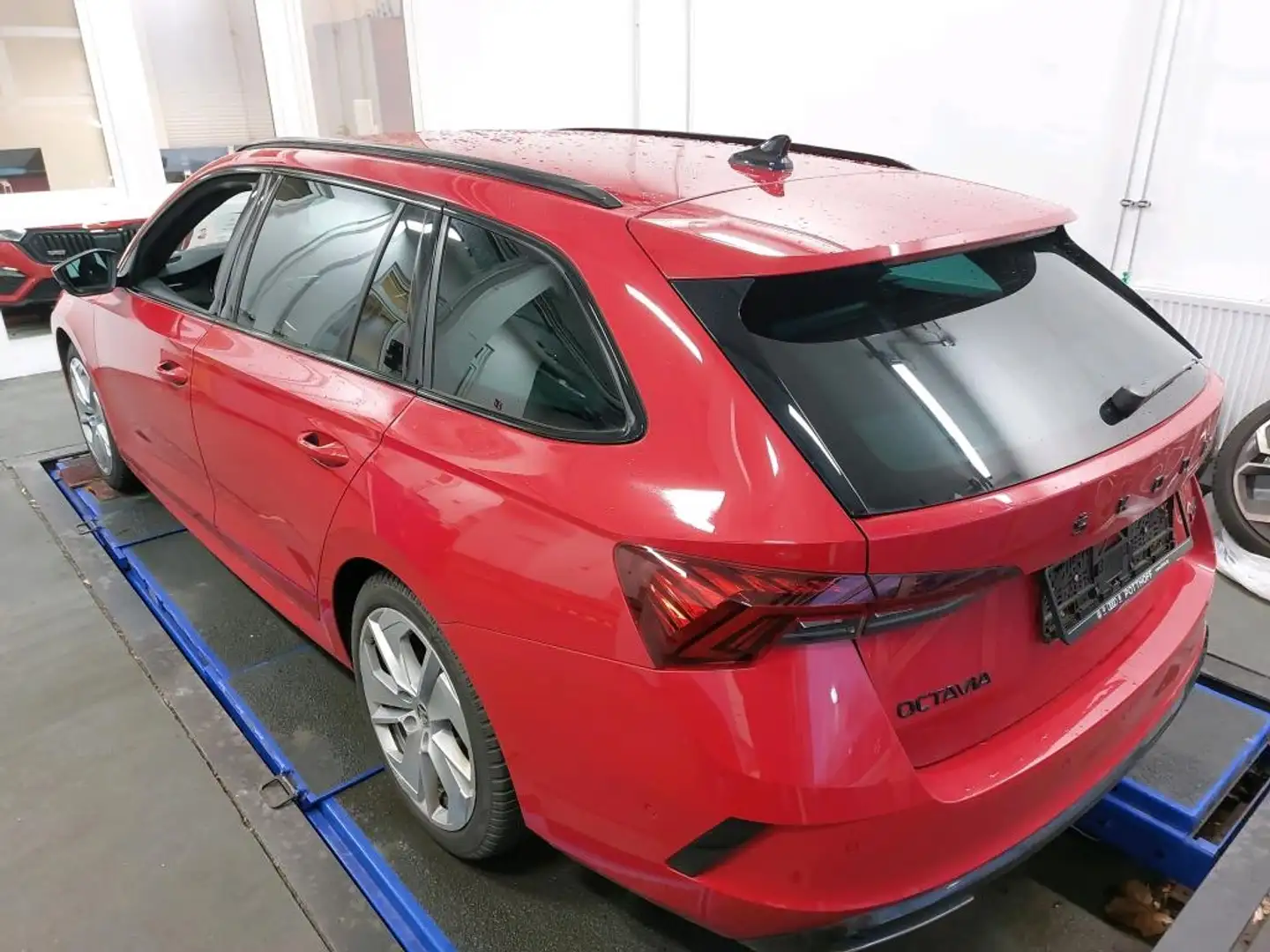 Skoda Octavia Combi 2.0 TDI DSG RS PLUS STANDHZG AHK MATRIX PDC Rot - 2