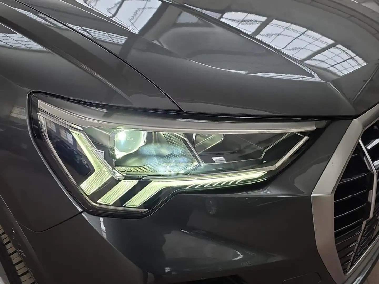 Audi Q3 40 2.0 tfsi S Line Edition quattro s-tronic Grau - 2