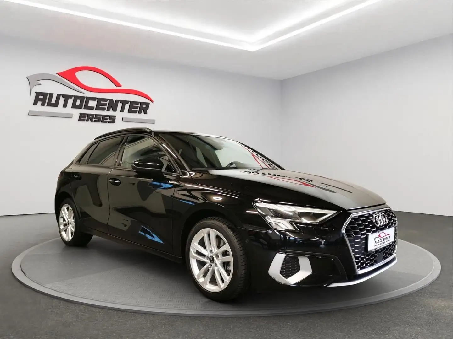 Audi A3 40 TFSI e S-Line Navi PDC LED DSP ACC Schwarz - 1