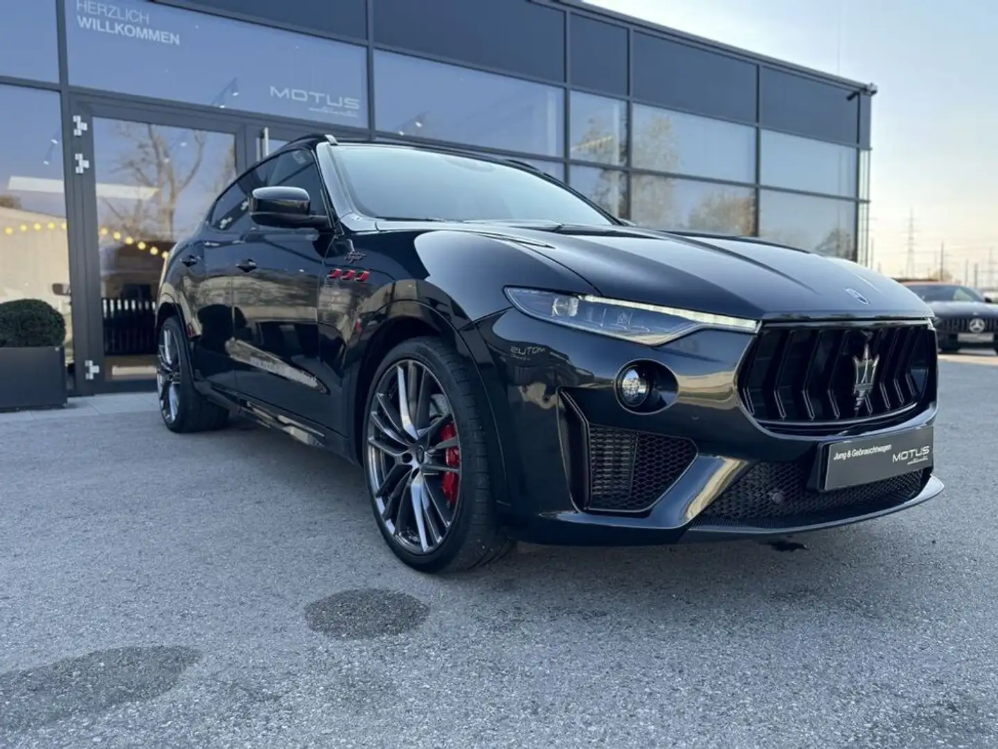 Maserati Levante Trofeo V8 580PS, PANO, EASY ENTRY-SOFTC... Noir - 1