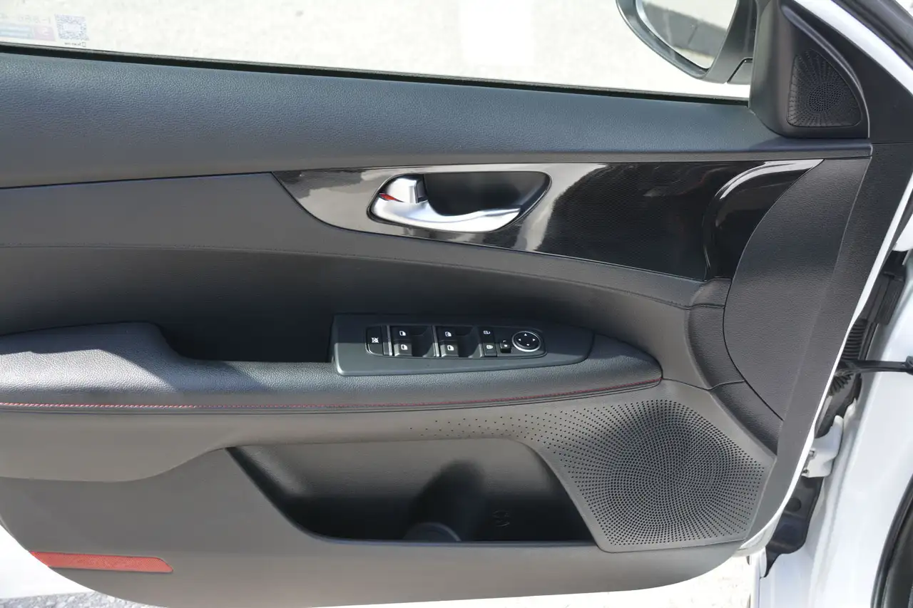 Kia Forte снимка Kia Forte