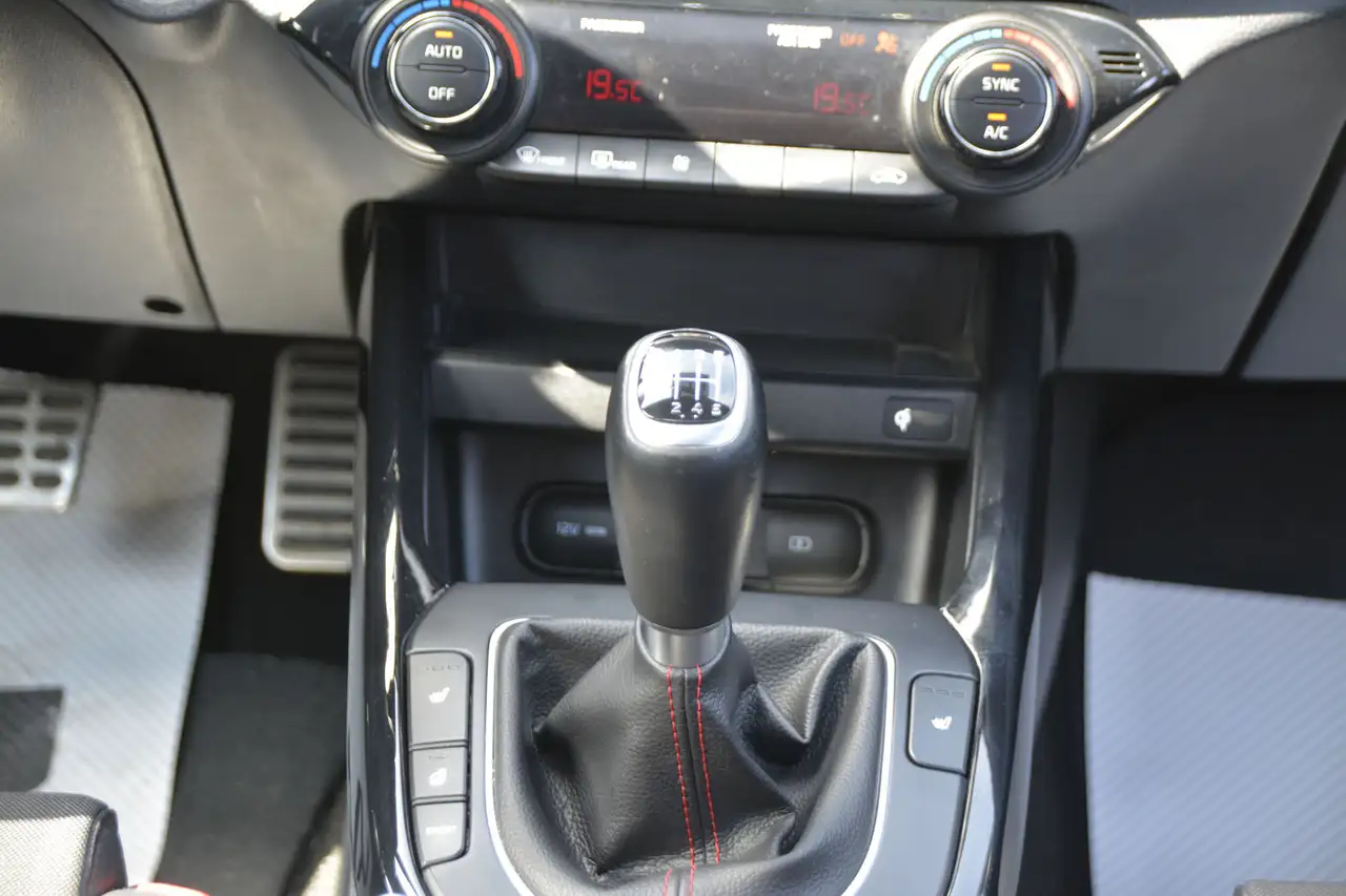 Kia Forte снимка Kia Forte
