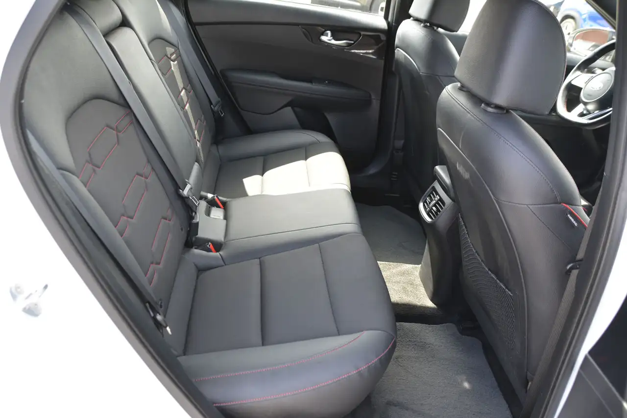 Kia Forte снимка Kia Forte