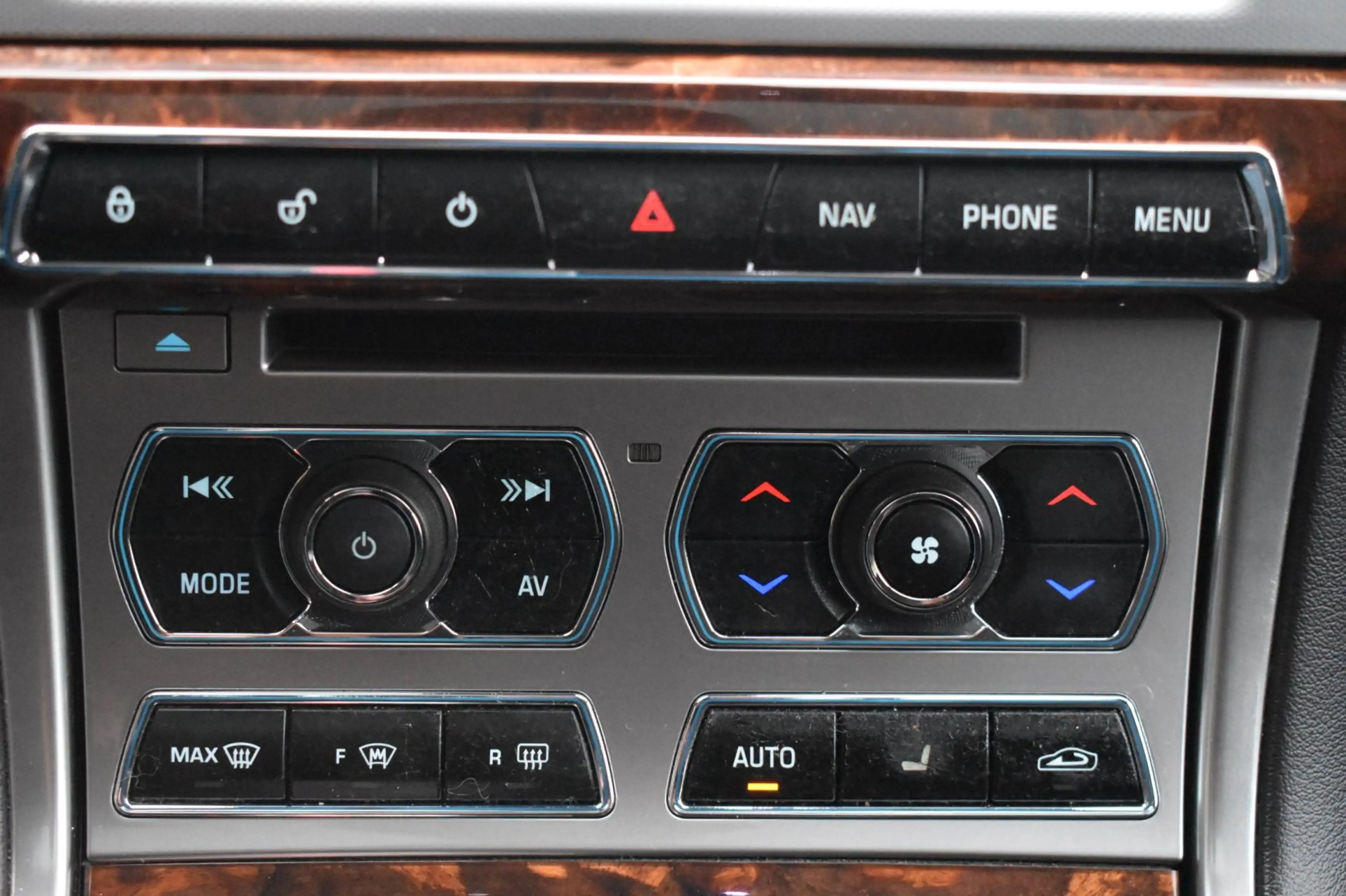 Jaguar XF 3.0D '11 Xenon Leder Clima Navi Cruise — photo 22