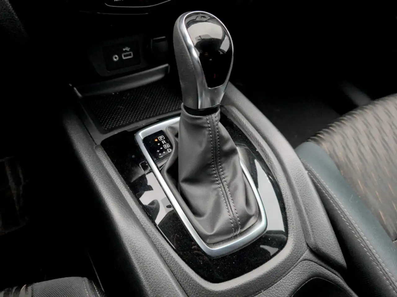 Nissan Rogue fotografie Nissan Rogue