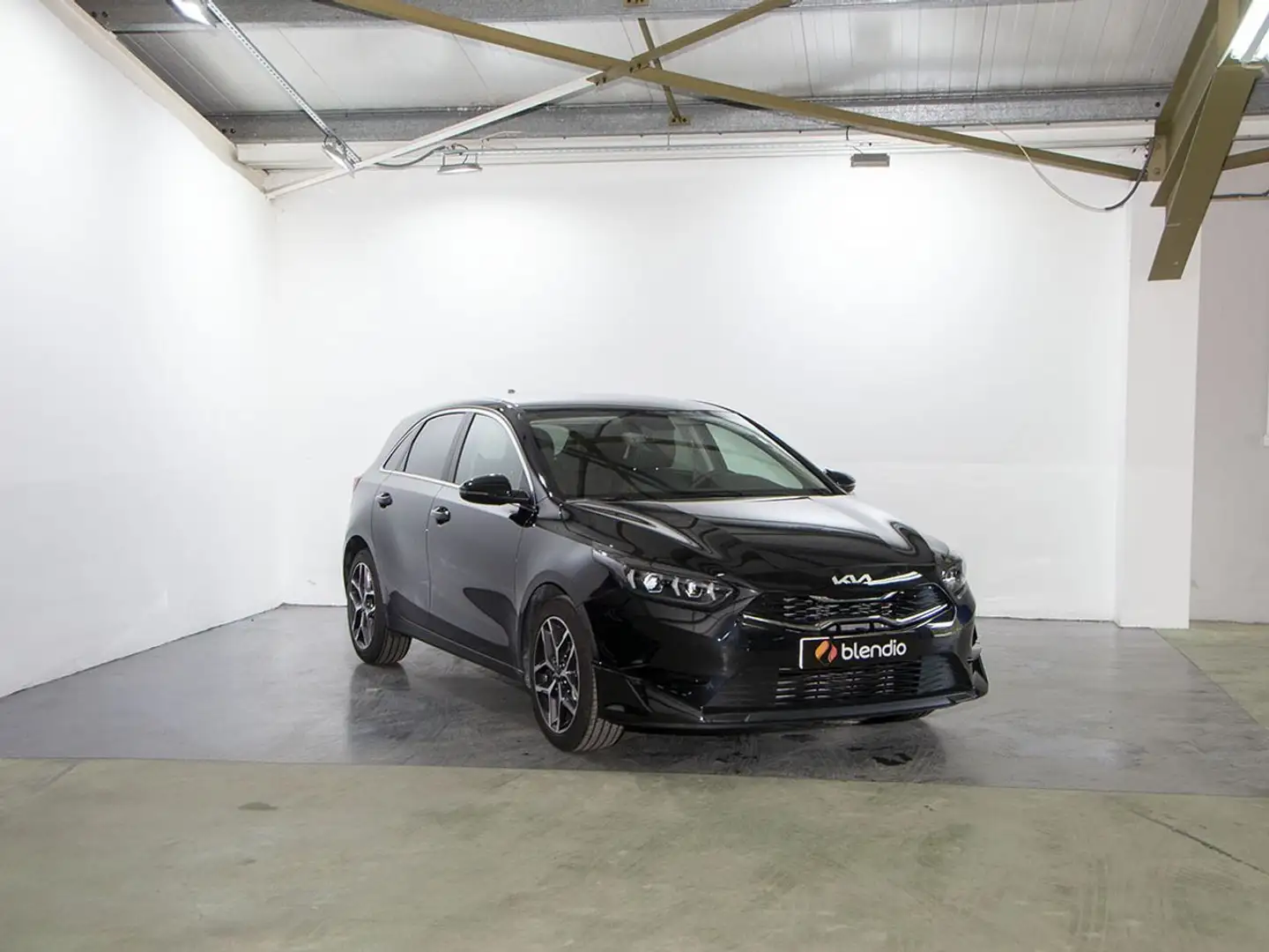 Kia 1.0 T-GDI 88KW TECH 120 5P Czarny - 2