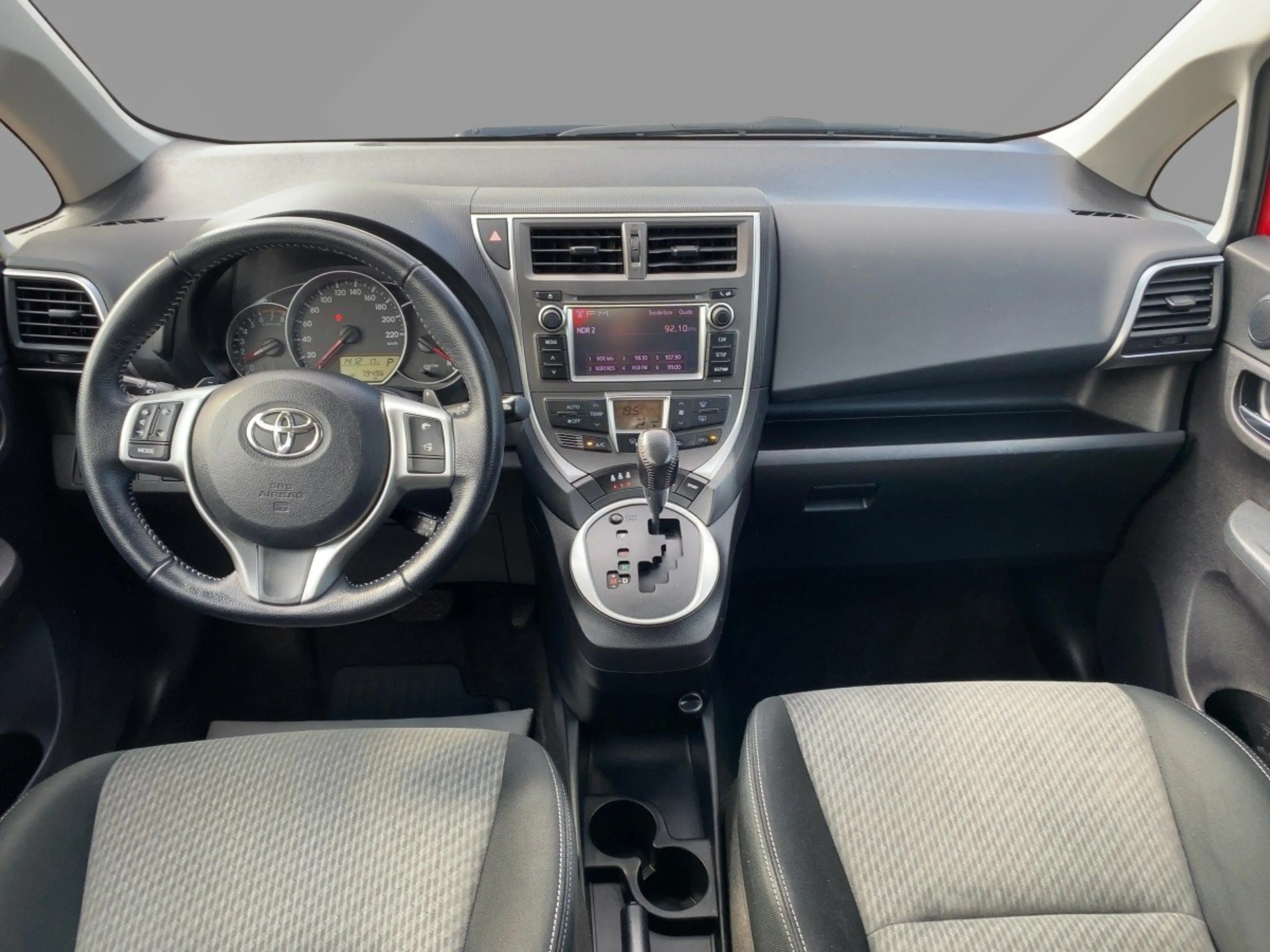 Toyota Verso-S 1.3 Club CAM*LED*AUT*Kam.*KeyLess*KlimaA — photo 10
