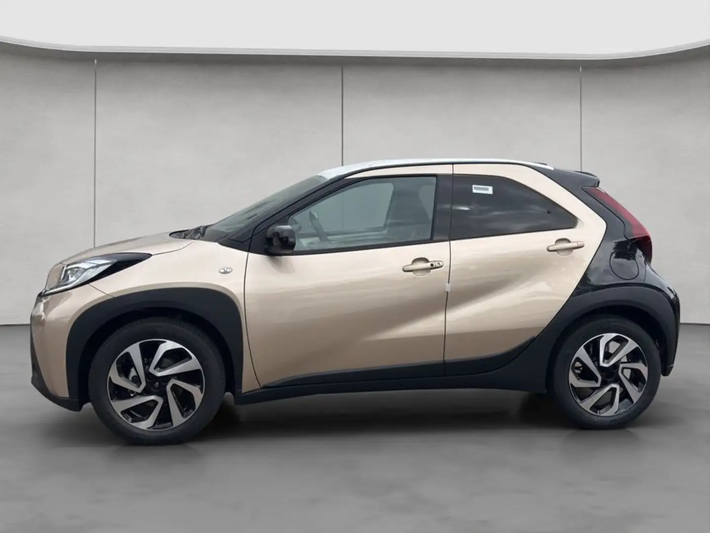 Toyota Aygo X X S-CVT Air Teamplayer Beige - 2