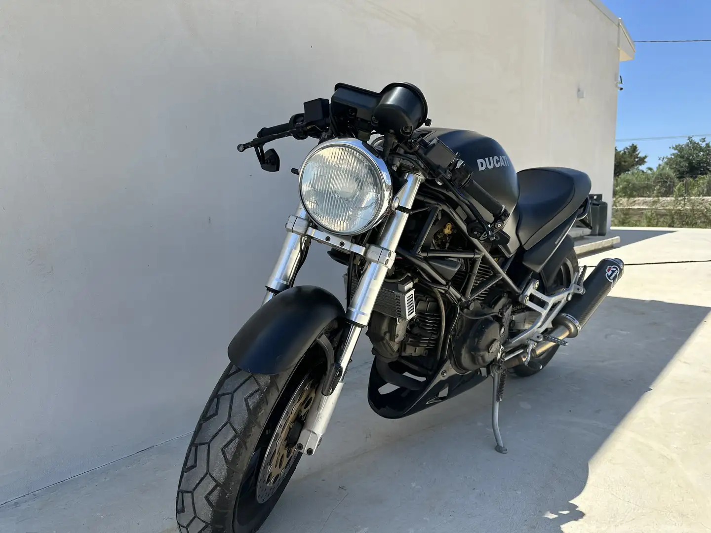 Ducati Monster 750 dark - 1