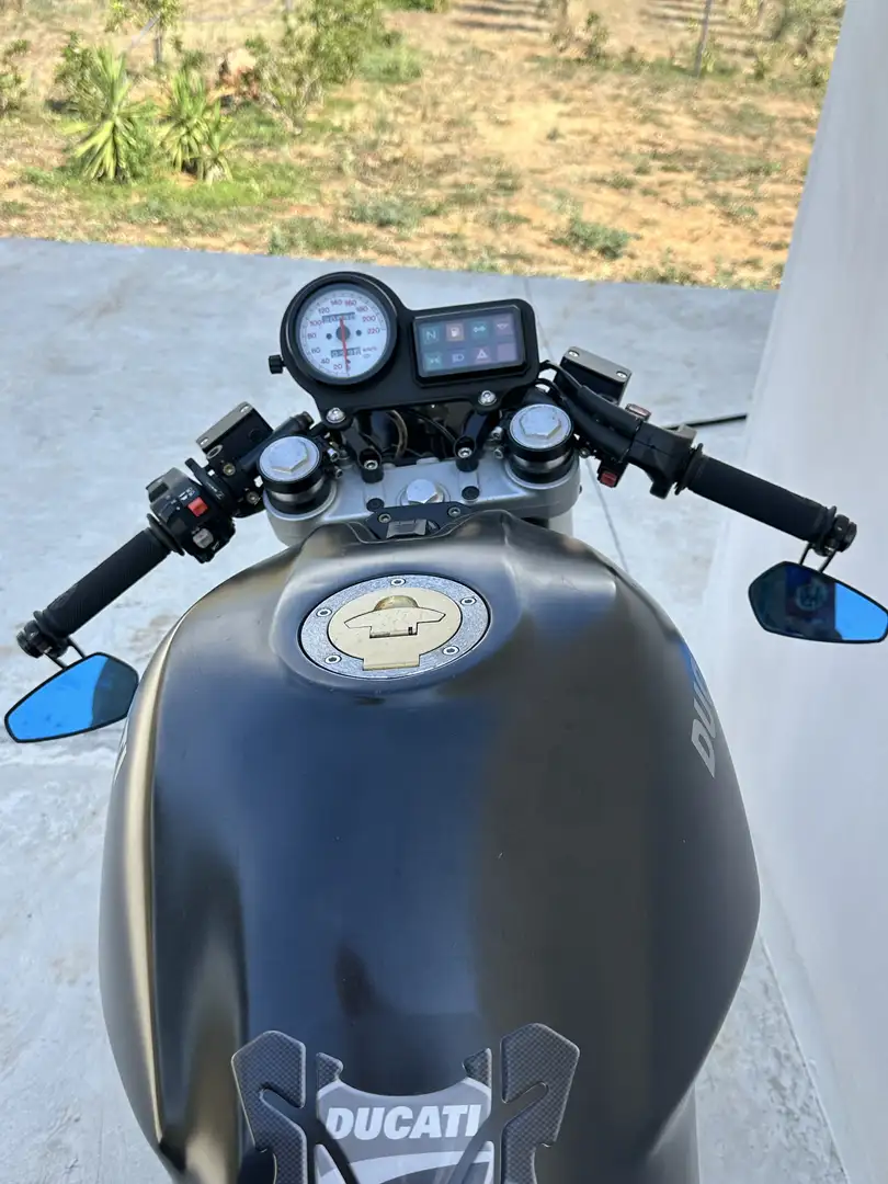 Ducati Monster 750 dark - 2