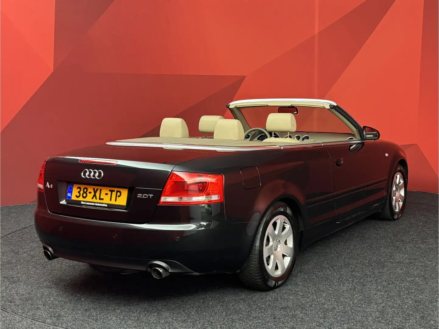 Audi A4 Cabriolet 2.0 TFSI Pro Line Exclusive | Automaat | Zwart - 2
