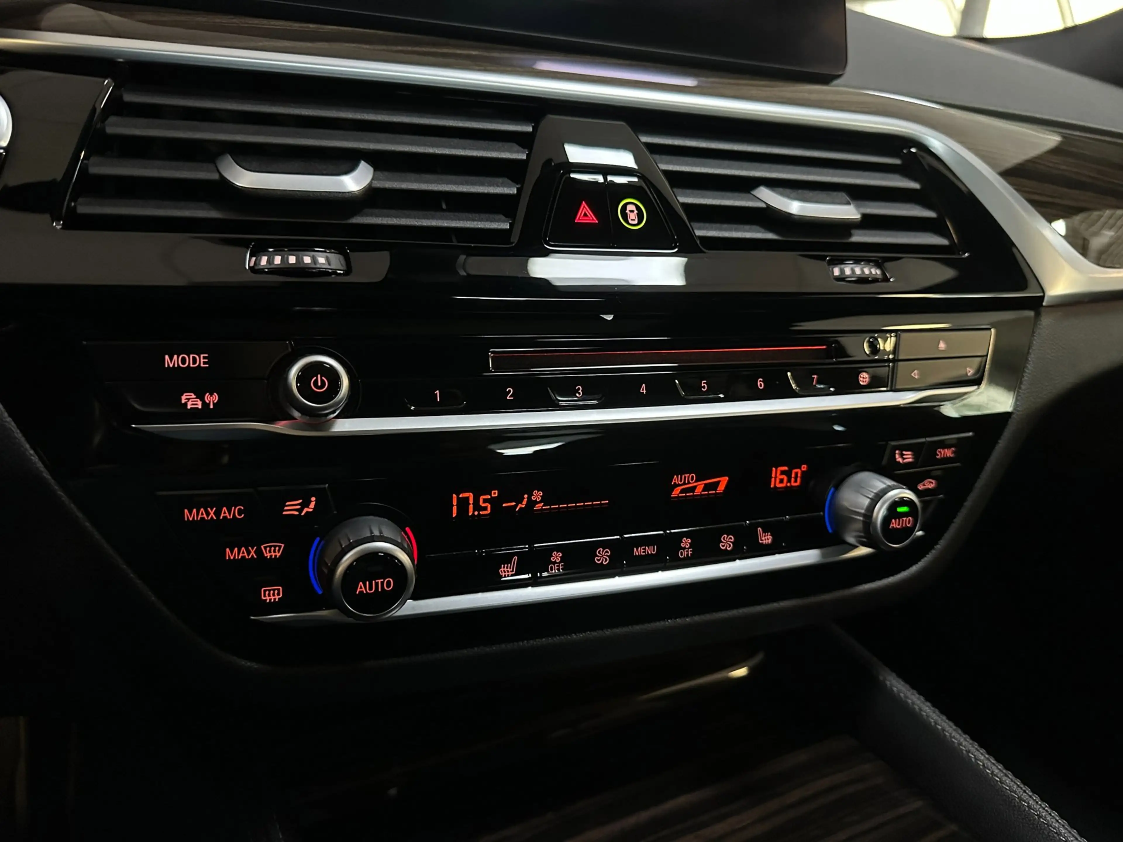 BMW 530 5-serie 530i High Executive/PANO-DAK/LEDER/CAMERA/ — photo 33