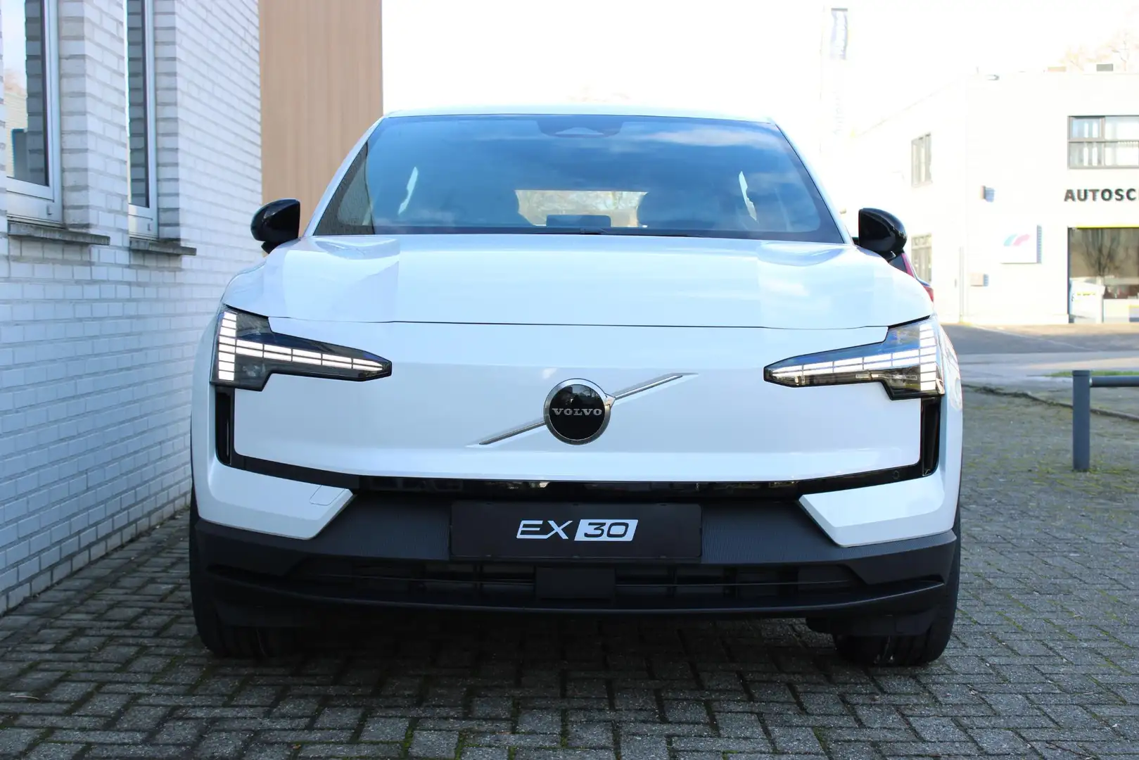 Volvo EX30 Single Motor Extended Range Plus Europa 69 kWh | S Weiß - 2